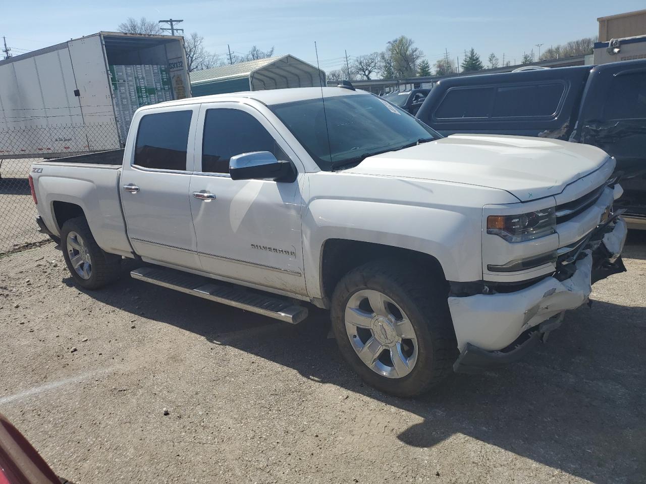 Photo 3 VIN: 3GCUKSEJ6JG130581 - CHEVROLET SILVERADO 