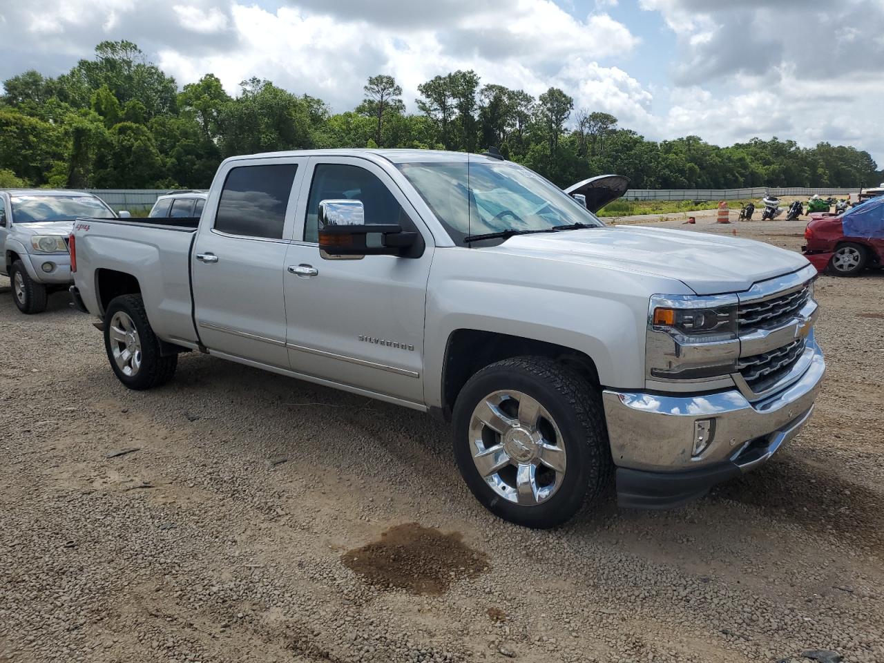 Photo 3 VIN: 3GCUKSEJ7JG343863 - CHEVROLET SILVERADO 