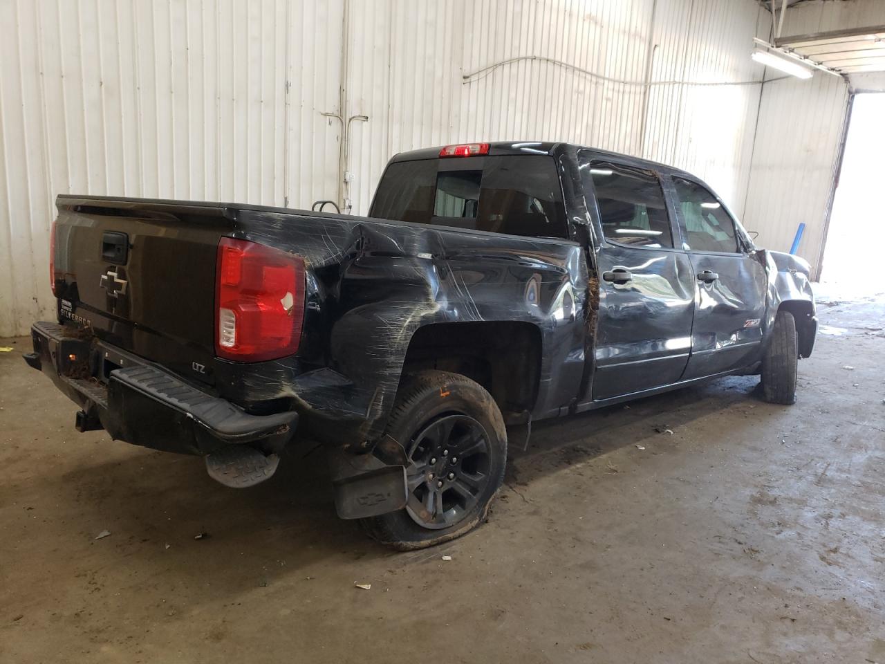 Photo 2 VIN: 3GCUKSEJ7JG515423 - CHEVROLET SILVERADO 