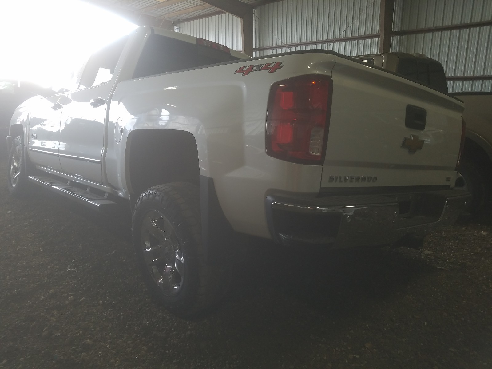 Photo 2 VIN: 3GCUKSEJ8JG521294 - CHEVROLET SILVERADO 