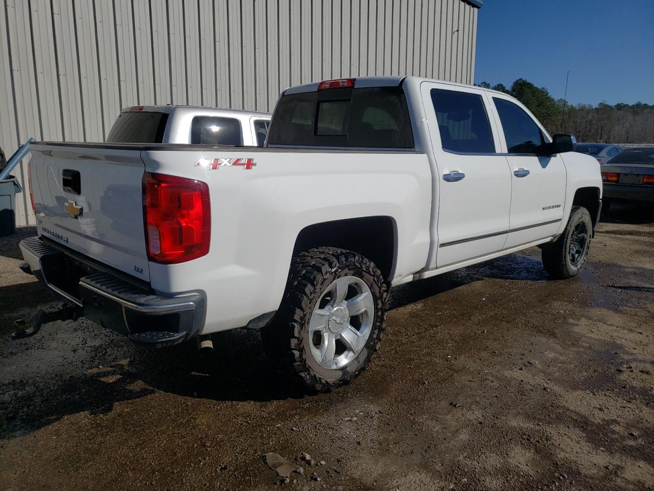 Photo 2 VIN: 3GCUKSER6JG359851 - CHEVROLET SILVERADO 