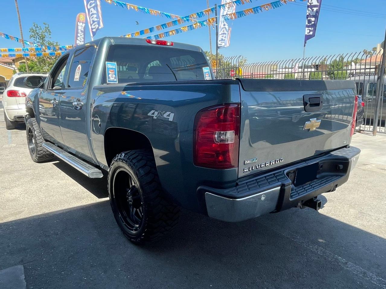 Photo 2 VIN: 3GCUKTE29BG226852 - CHEVROLET SILVERADO 