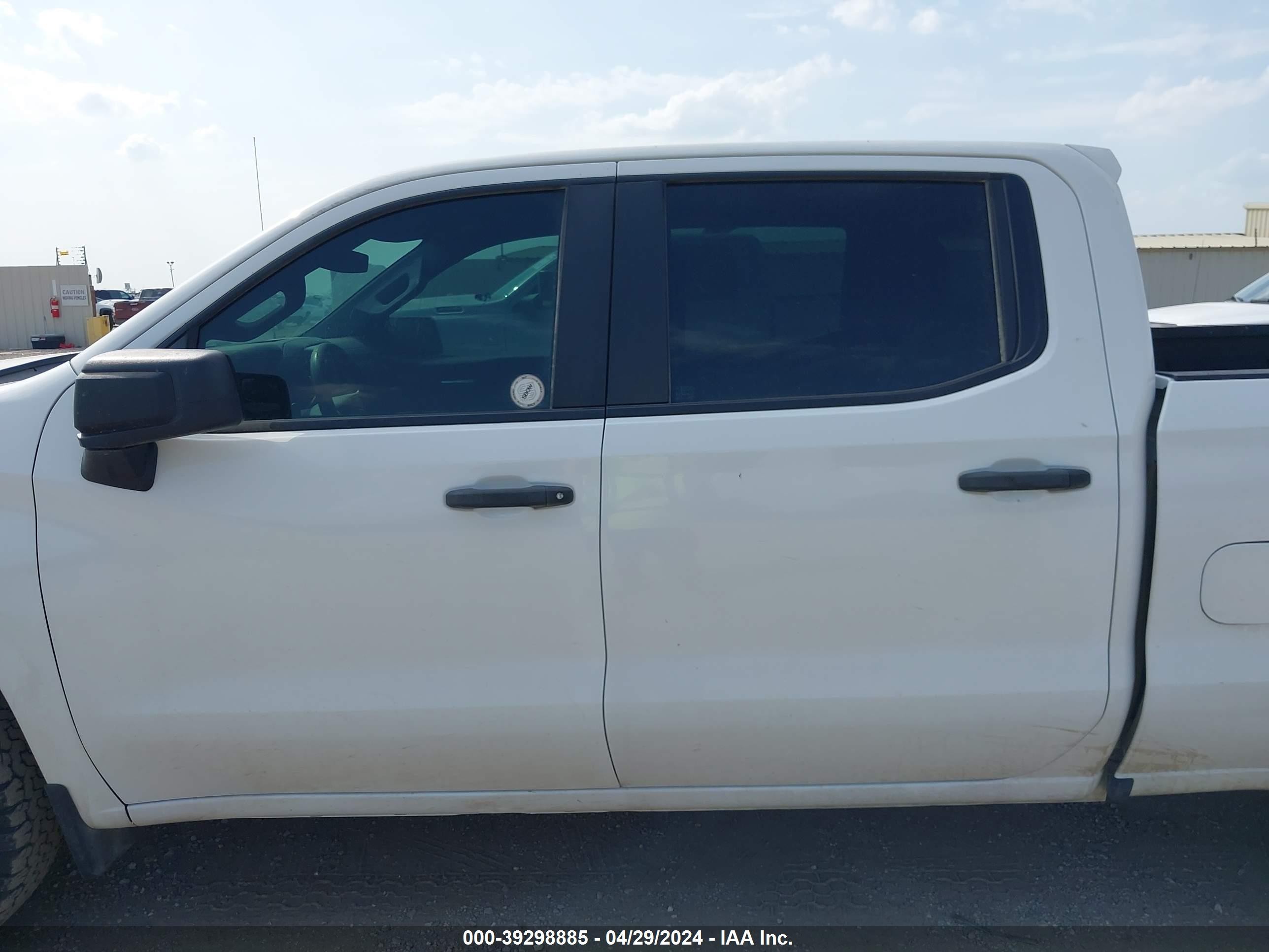 Photo 13 VIN: 3GCUYAEF9KG178341 - CHEVROLET SILVERADO 