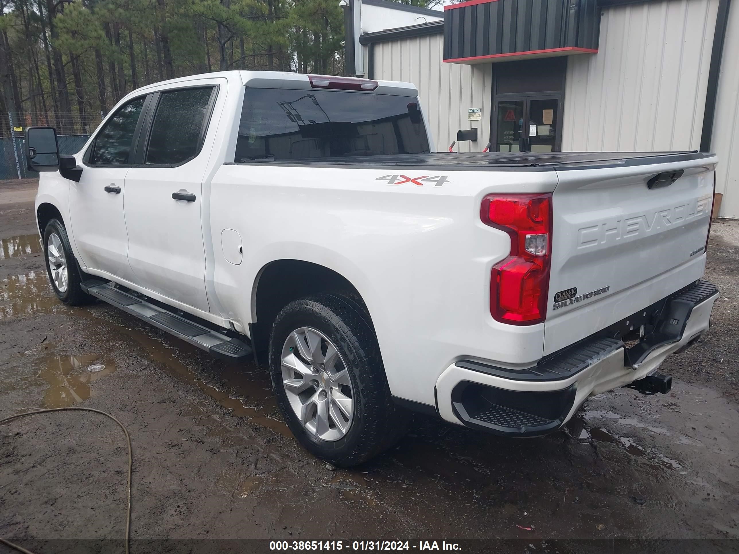 Photo 2 VIN: 3GCUYBEF6MG361351 - CHEVROLET SILVERADO 