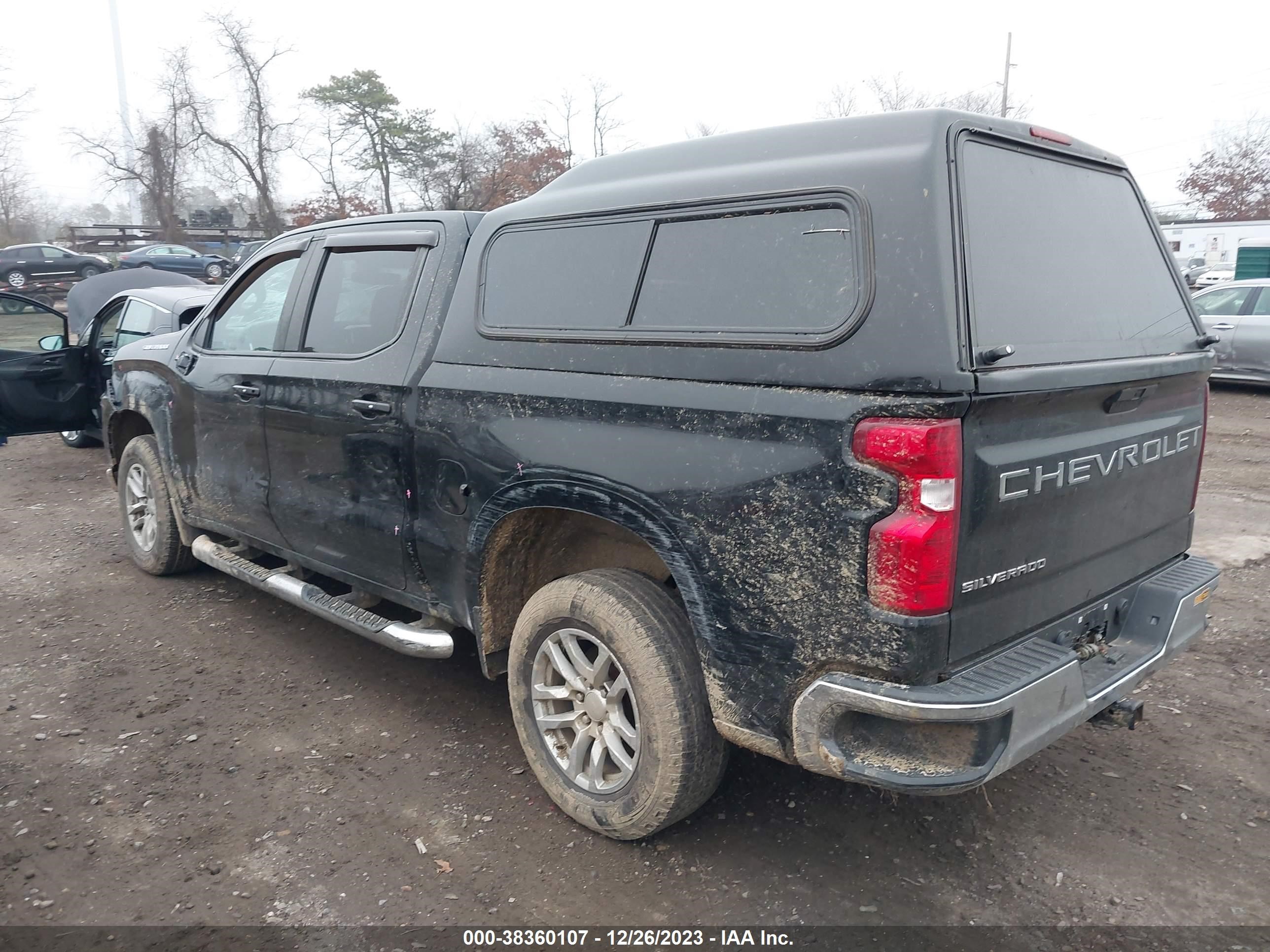 Photo 2 VIN: 3GCUYDED3KG157470 - CHEVROLET SILVERADO 