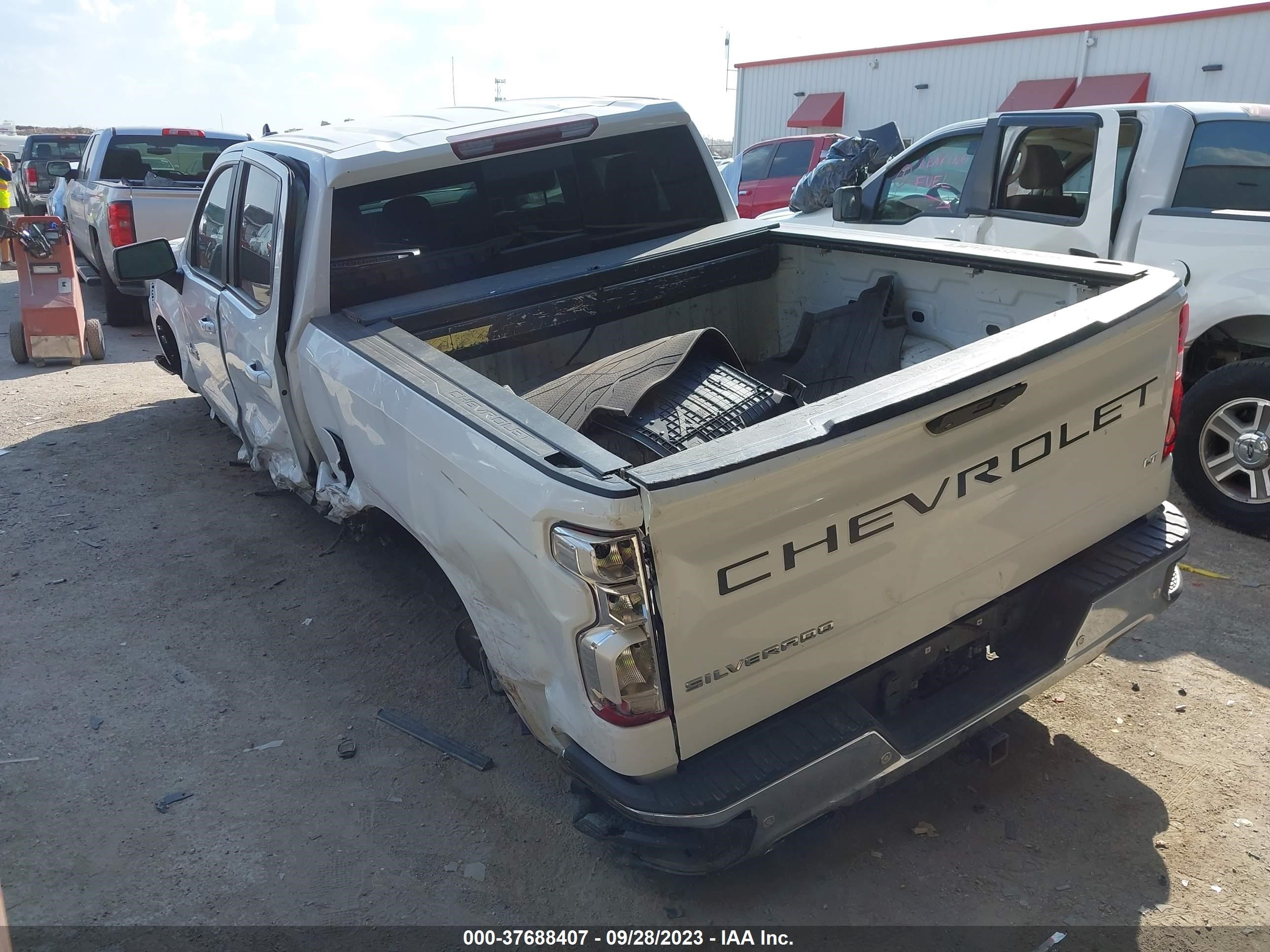 Photo 2 VIN: 3GCUYDED7LG165752 - CHEVROLET SILVERADO 