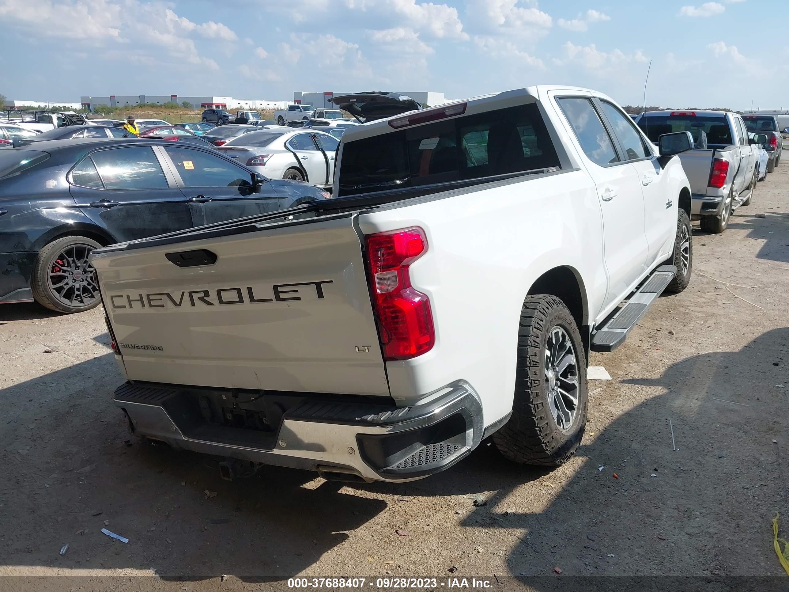 Photo 3 VIN: 3GCUYDED7LG165752 - CHEVROLET SILVERADO 