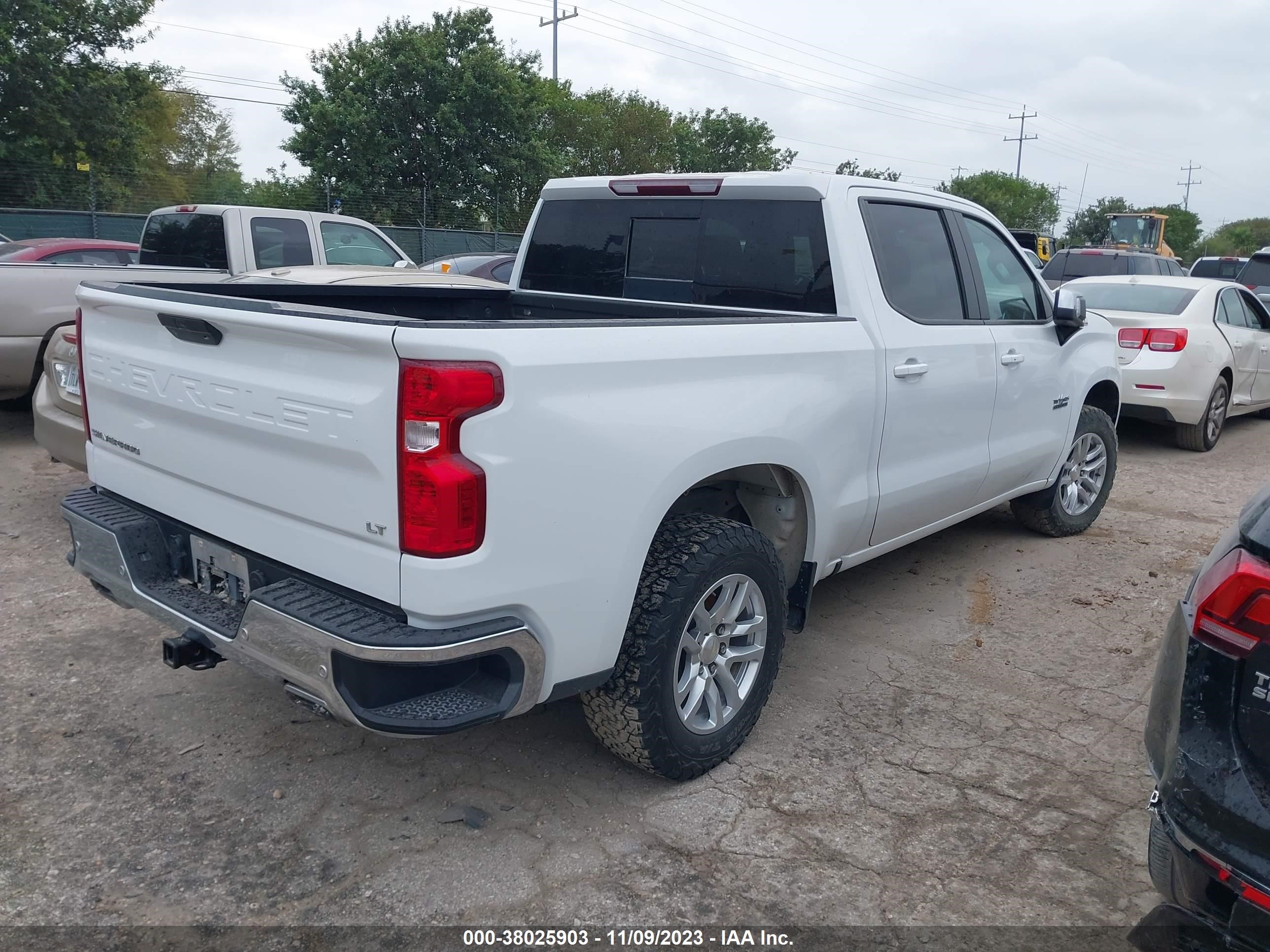 Photo 3 VIN: 3GCUYDED9LG311844 - CHEVROLET SILVERADO 