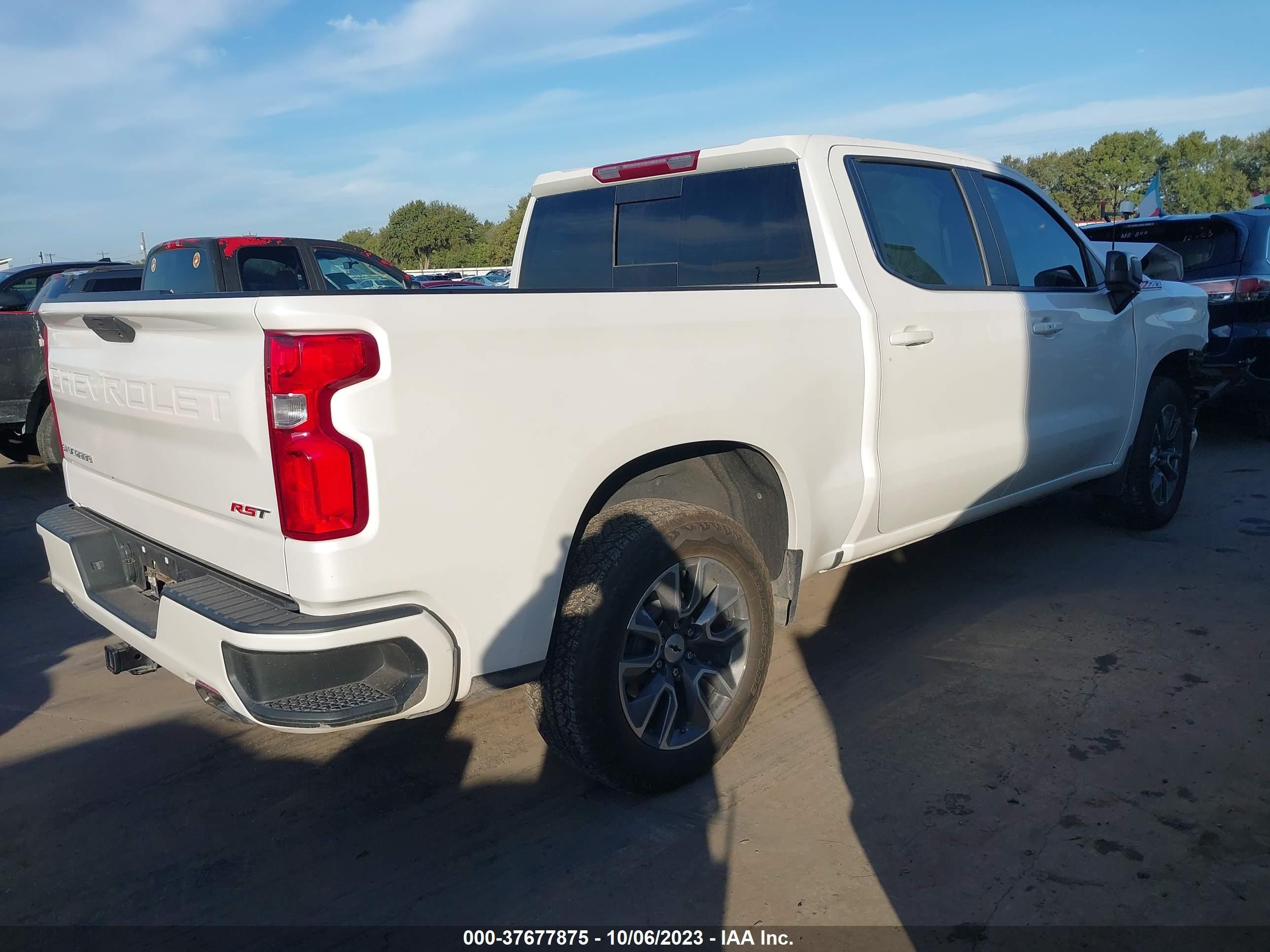 Photo 3 VIN: 3GCUYEED4NG123287 - CHEVROLET SILVERADO 