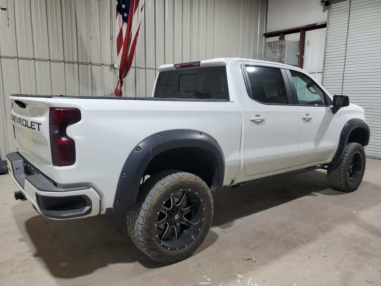 Photo 2 VIN: 3GCUYEET0MG209170 - CHEVROLET SILVERADO 