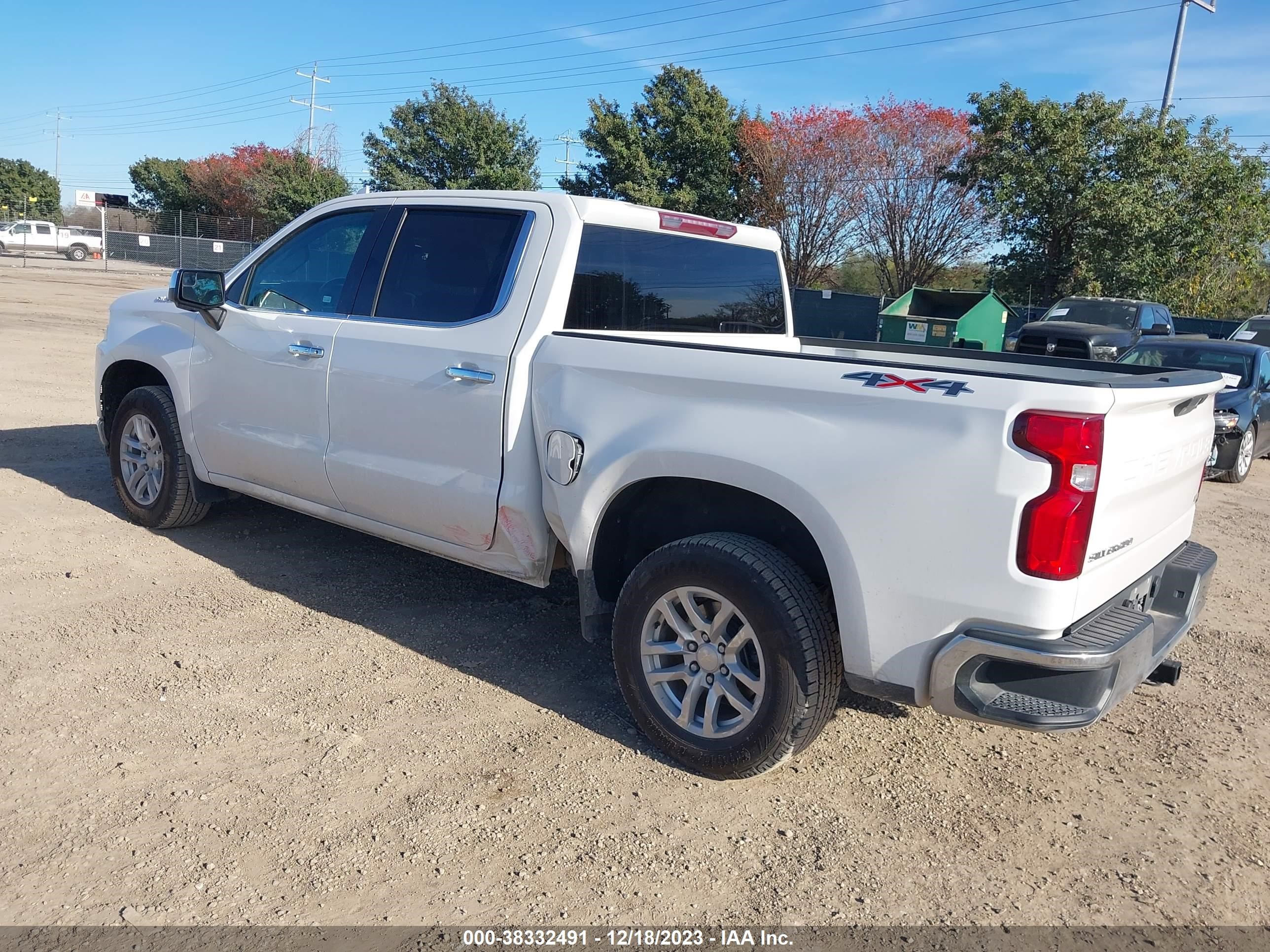 Photo 2 VIN: 3GCUYGED6LG315318 - CHEVROLET SILVERADO 