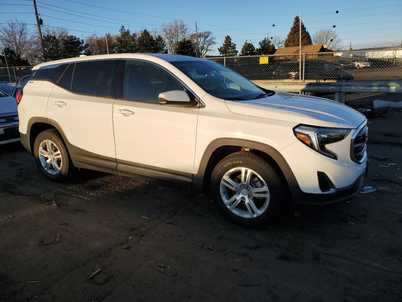 Photo 3 VIN: 3GKALMEV1JL394785 - GMC TERRAIN 