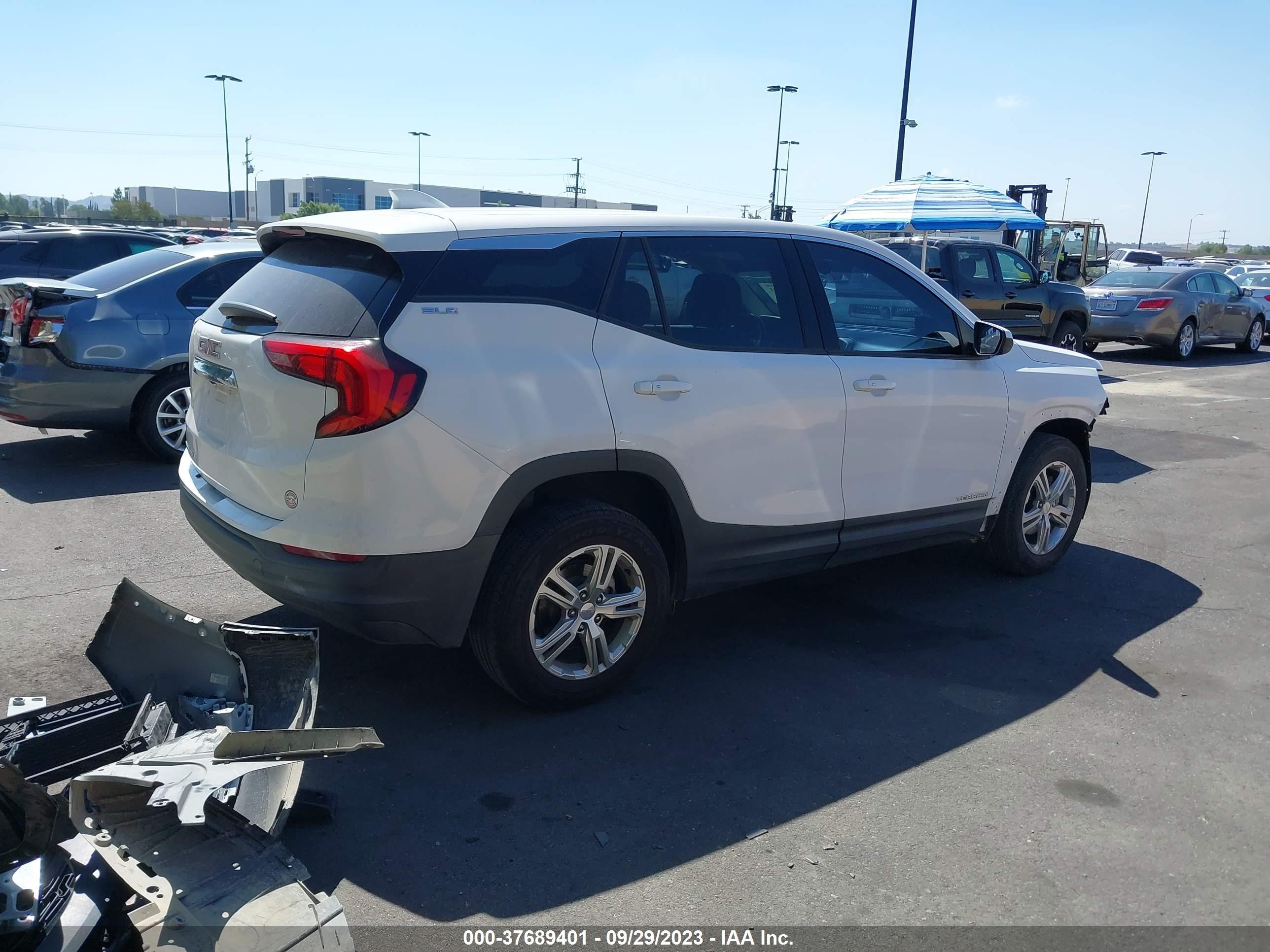 Photo 3 VIN: 3GKALMEV1JL411715 - GMC TERRAIN 