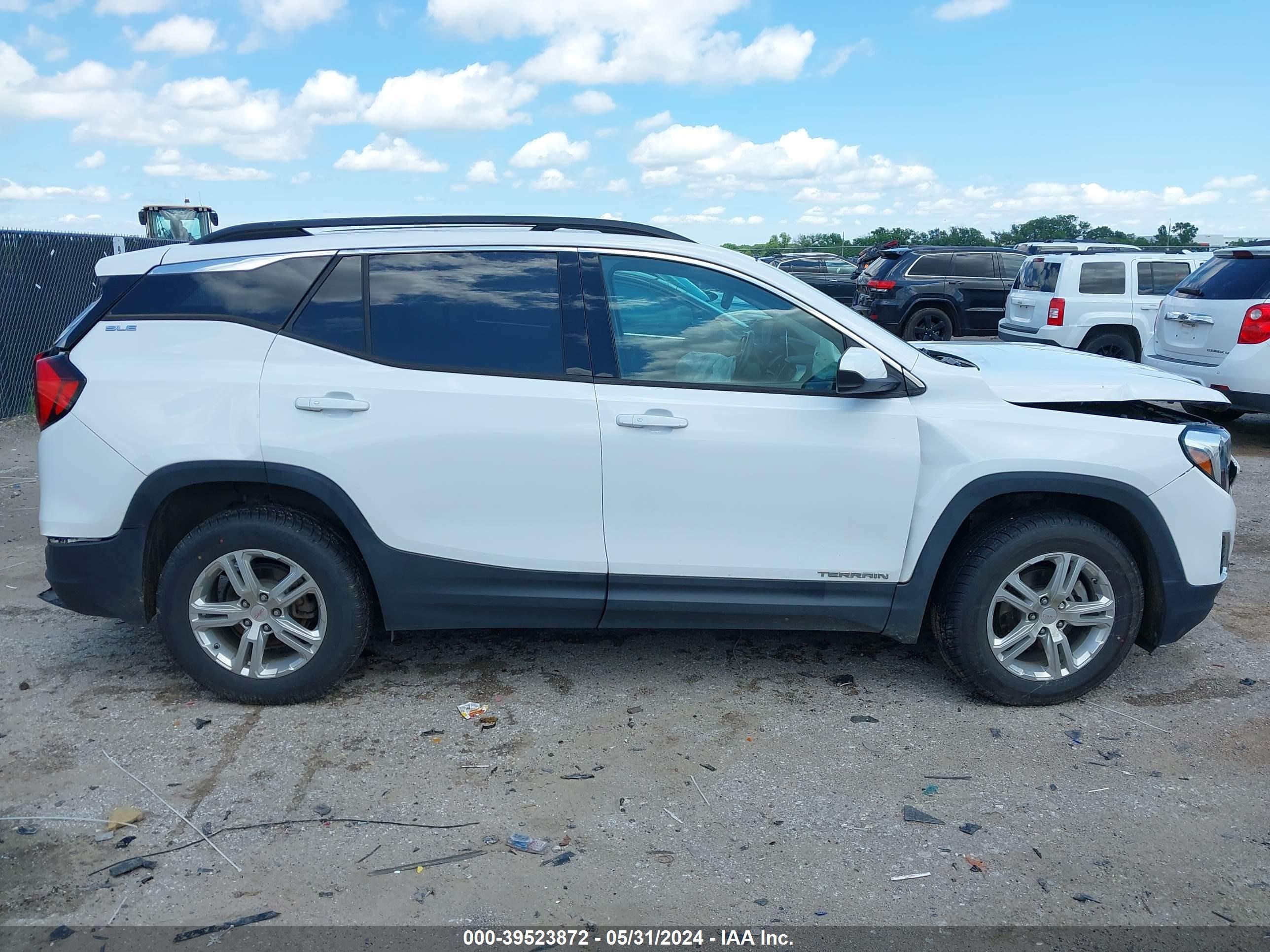 Photo 12 VIN: 3GKALUEU9JL258721 - GMC TERRAIN 