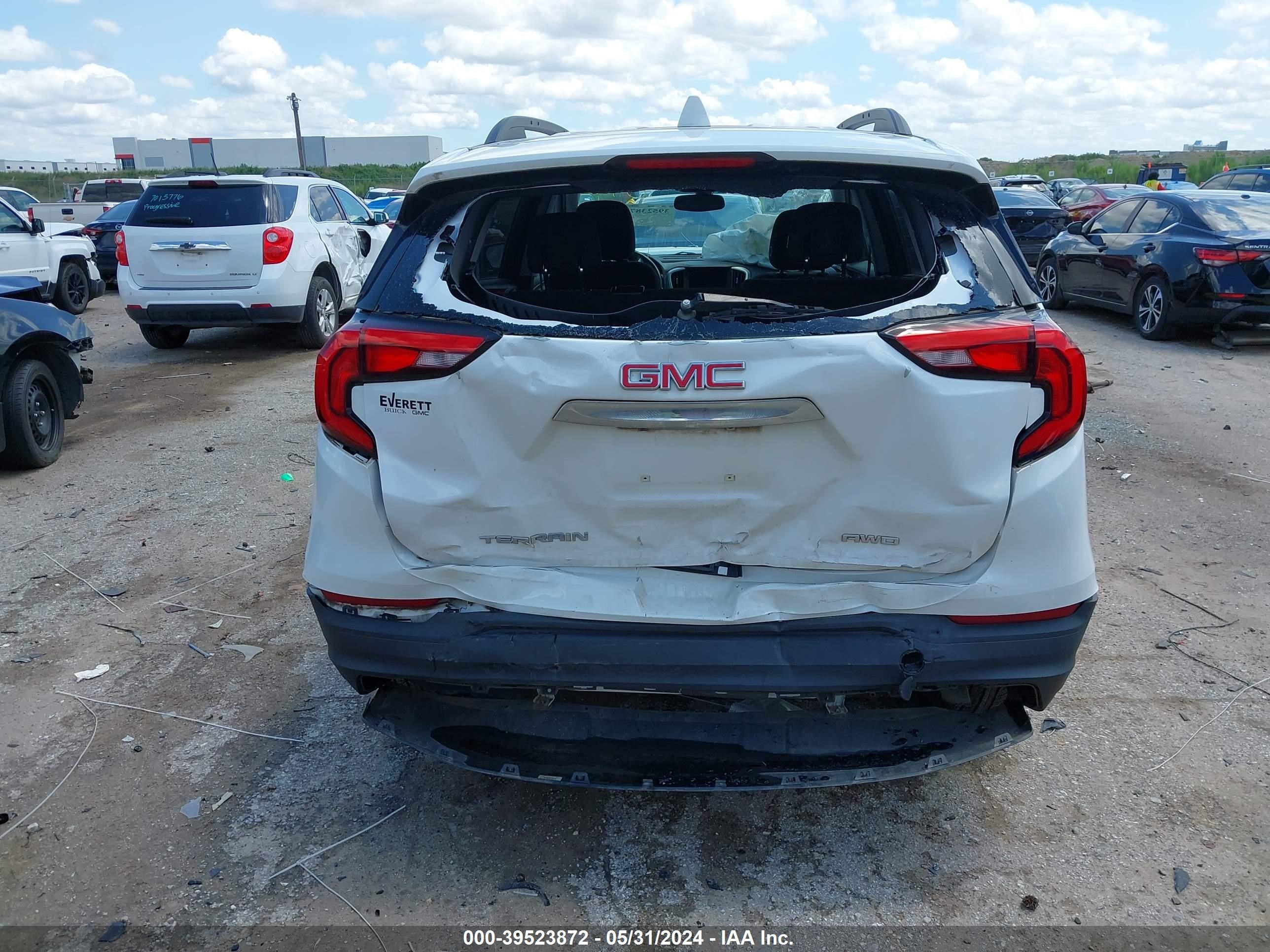 Photo 15 VIN: 3GKALUEU9JL258721 - GMC TERRAIN 