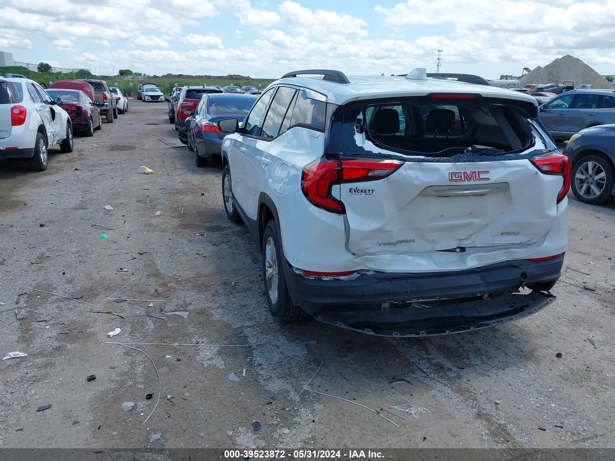 Photo 2 VIN: 3GKALUEU9JL258721 - GMC TERRAIN 