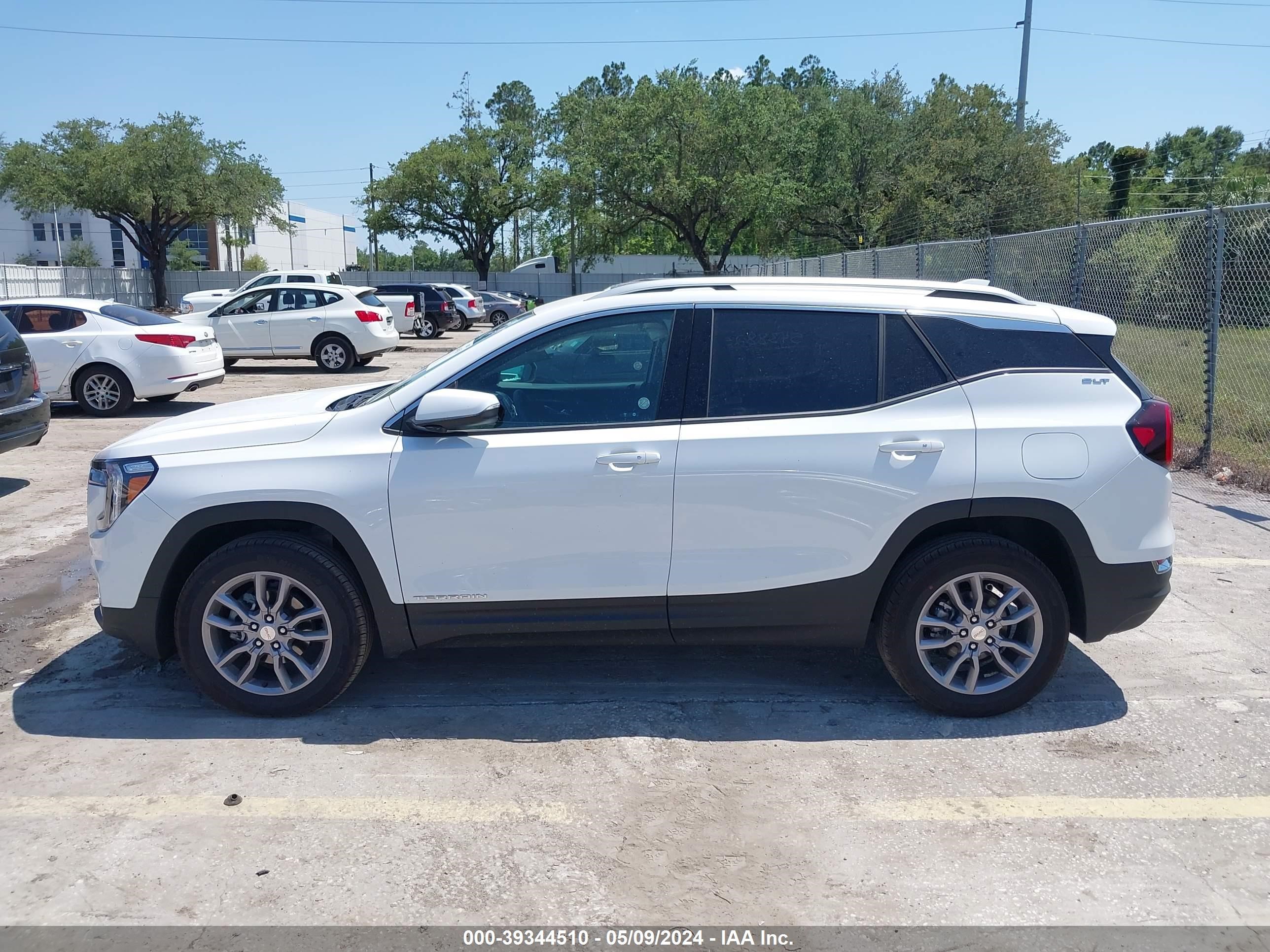 Photo 13 VIN: 3GKALVEG3RL176186 - GMC TERRAIN 