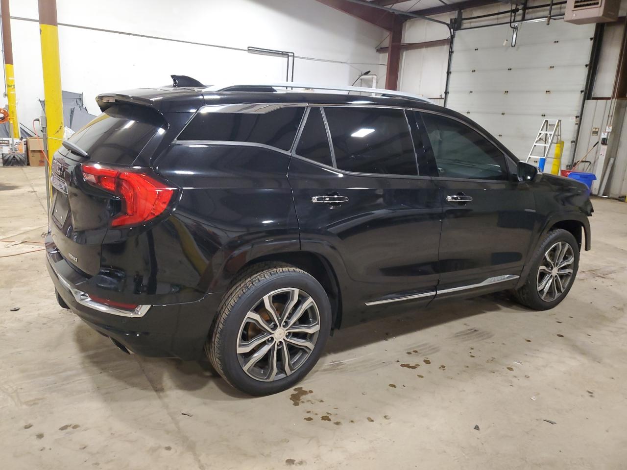 Photo 2 VIN: 3GKALXEX4JL143505 - GMC TERRAIN 