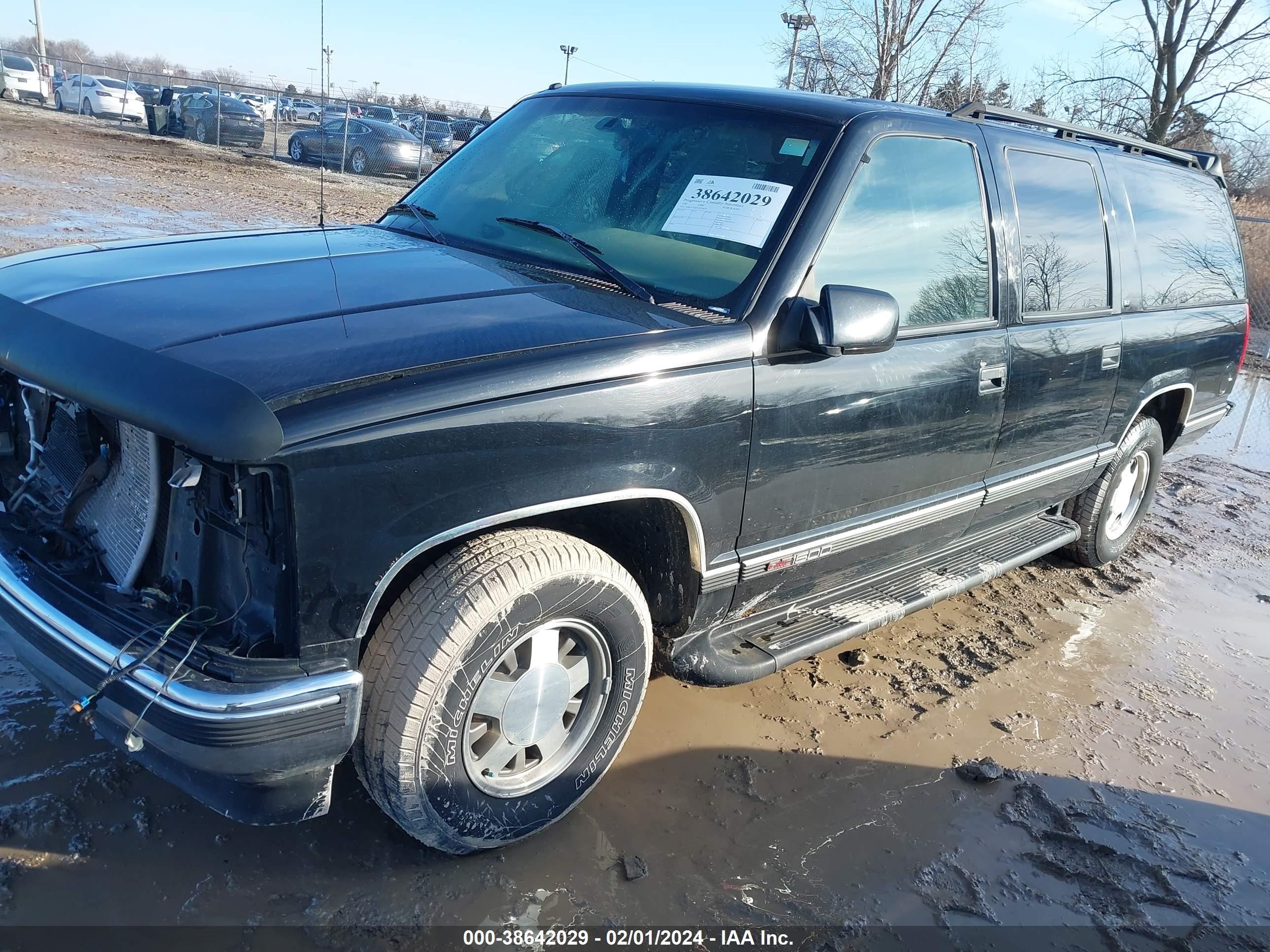 Photo 1 VIN: 3GKEC16R1VG524029 - GMC SUBURBAN 