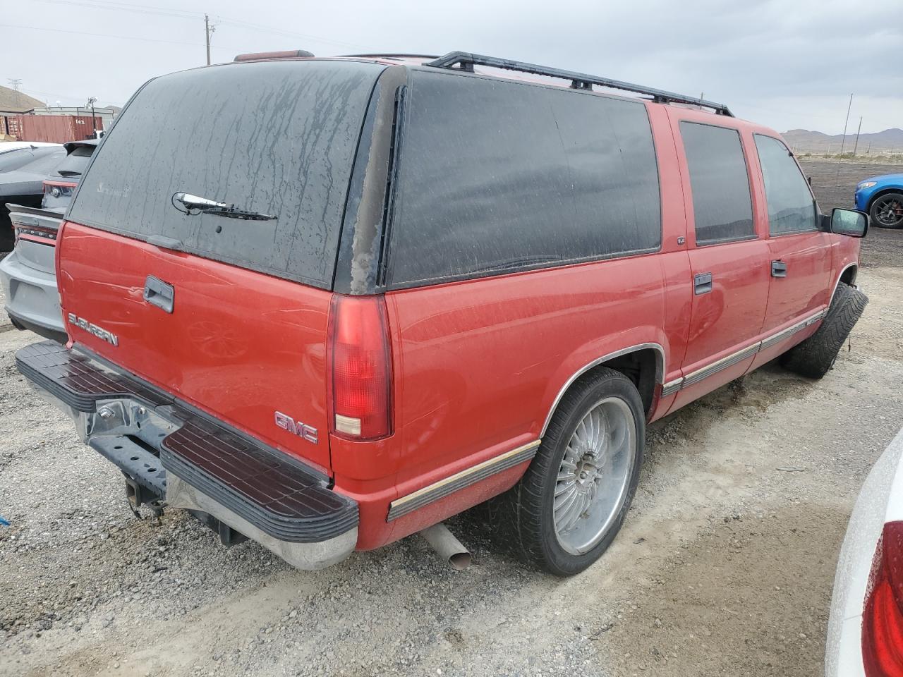 Photo 2 VIN: 3GKEC16R2XG521692 - GMC SUBURBAN 