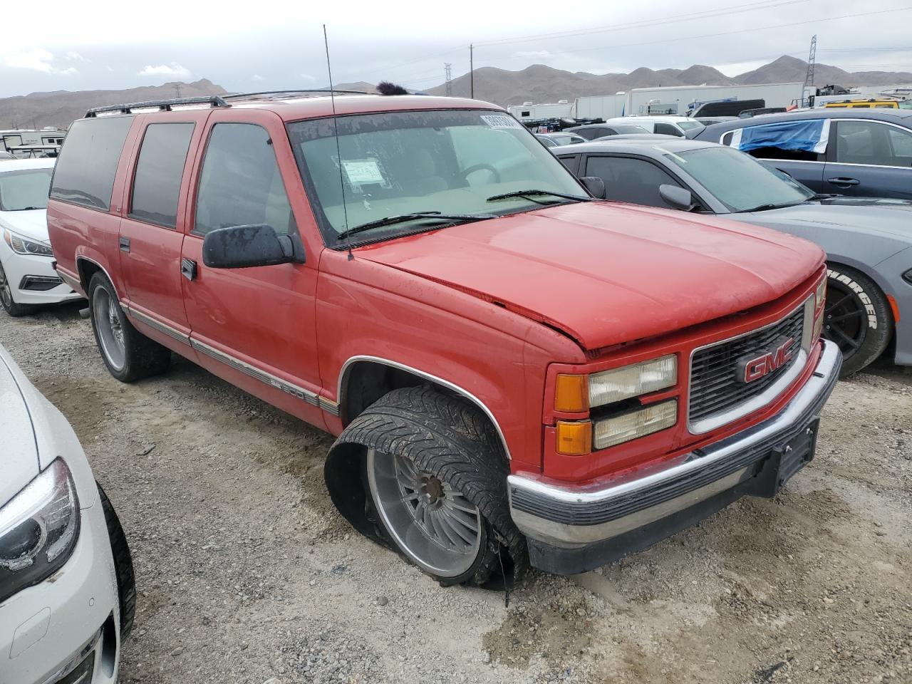 Photo 3 VIN: 3GKEC16R2XG521692 - GMC SUBURBAN 