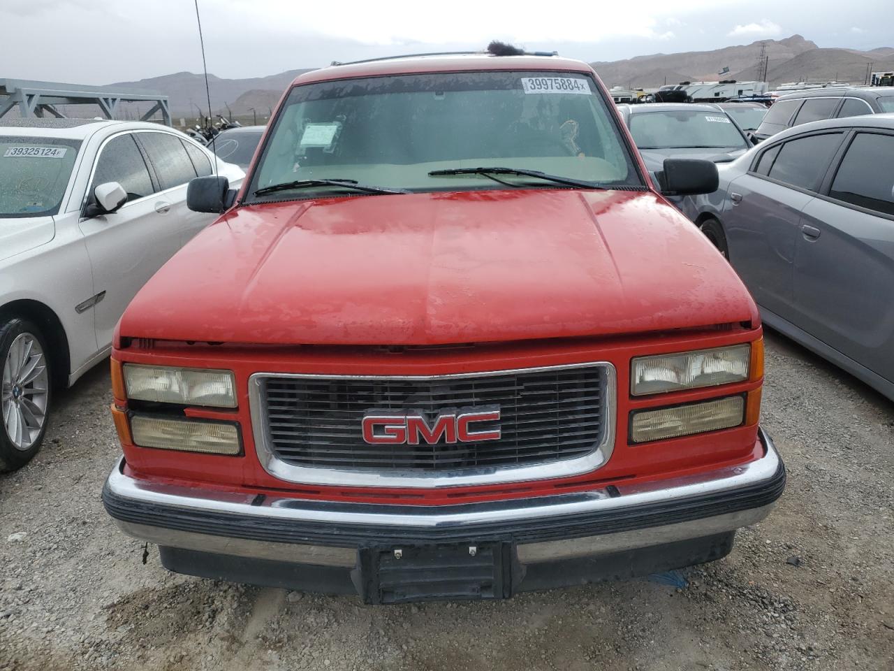 Photo 4 VIN: 3GKEC16R2XG521692 - GMC SUBURBAN 