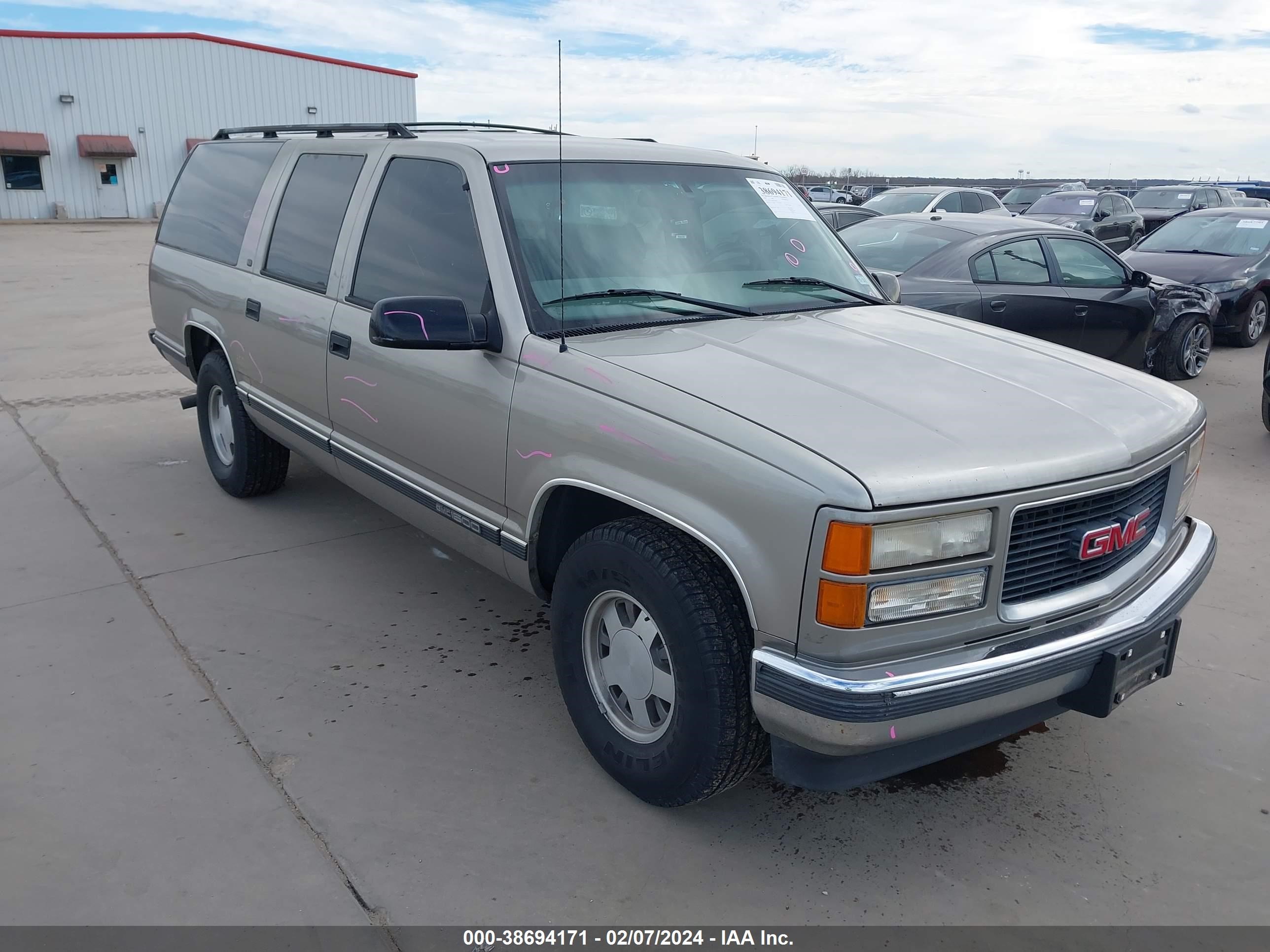 Photo 0 VIN: 3GKEC16R6XG536602 - GMC SUBURBAN 