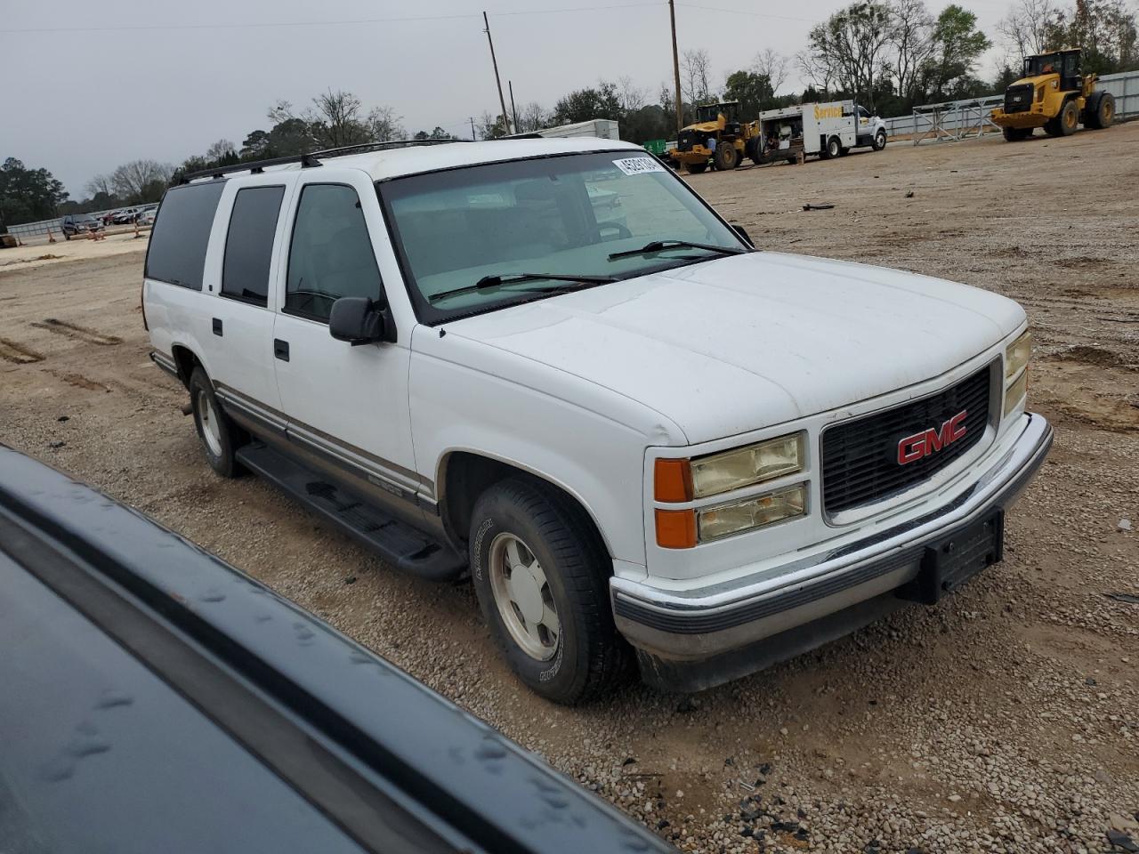 Photo 3 VIN: 3GKEC16R7XG538567 - GMC SUBURBAN 