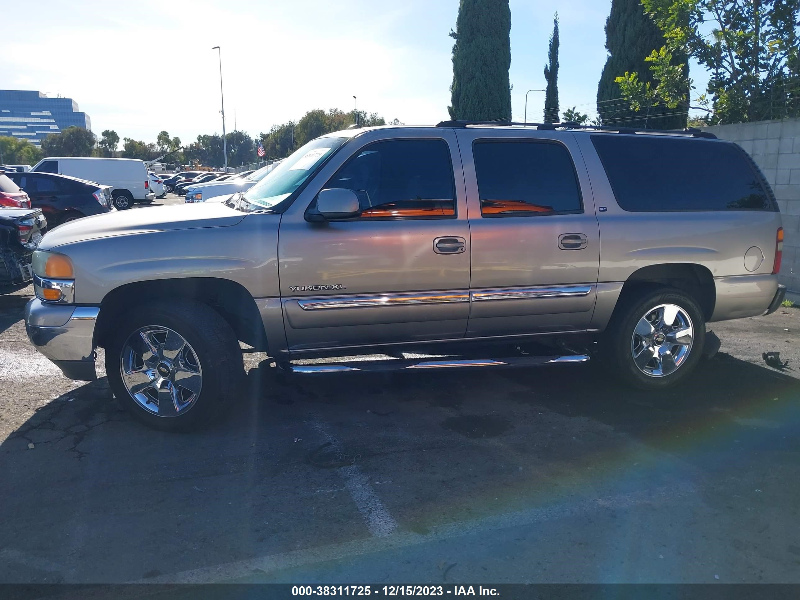 Photo 13 VIN: 3GKEC16T02G328736 - GMC YUKON 