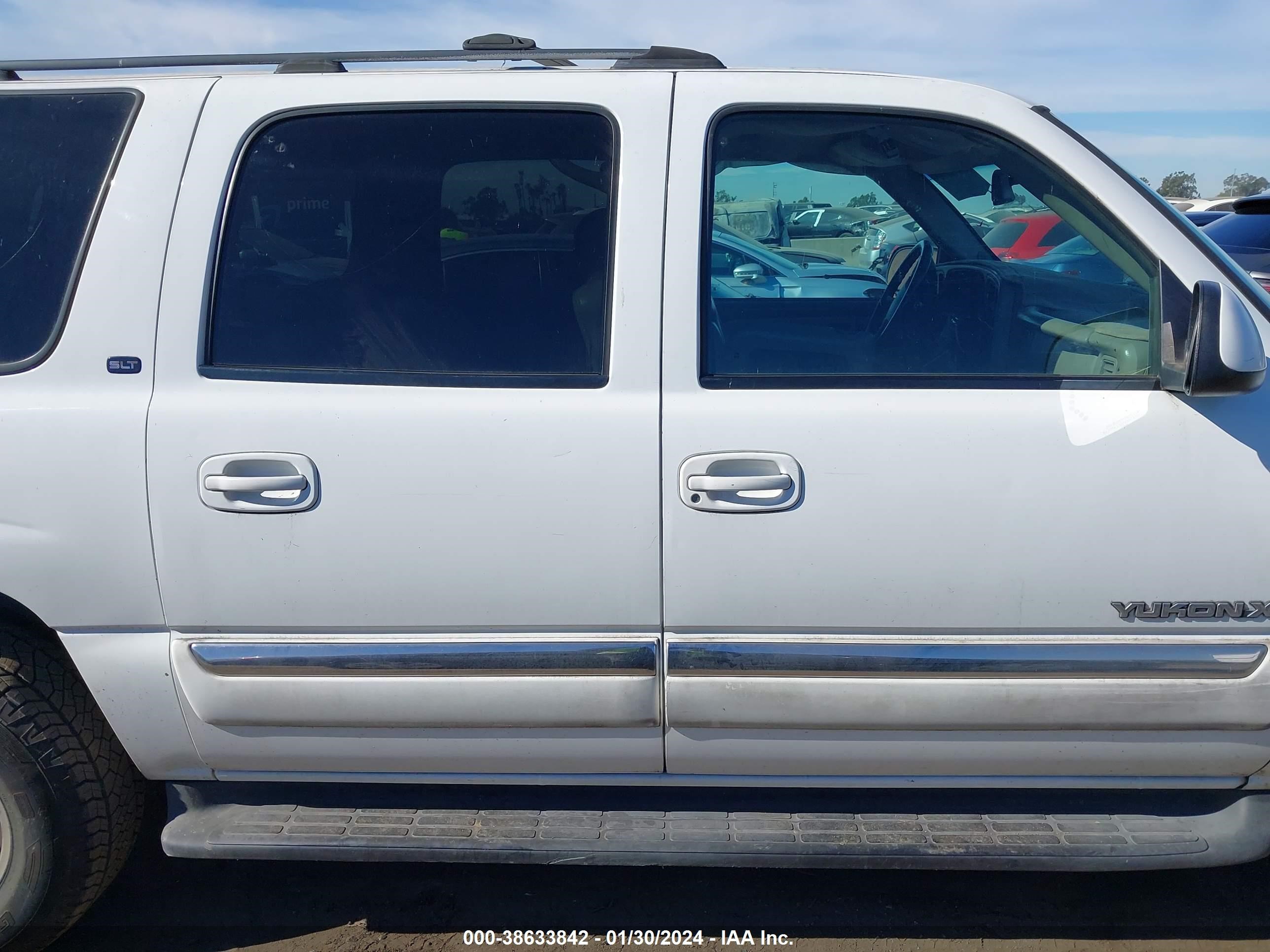 Photo 12 VIN: 3GKEC16T43G223649 - GMC YUKON 