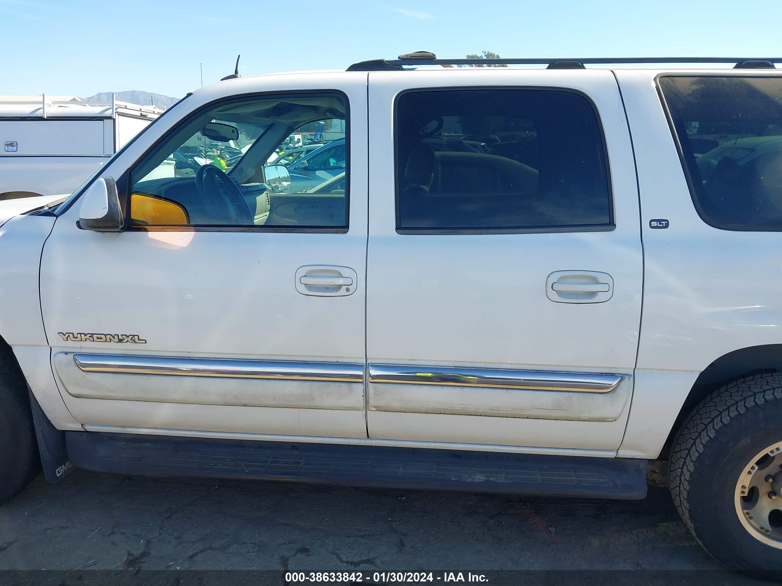 Photo 13 VIN: 3GKEC16T43G223649 - GMC YUKON 