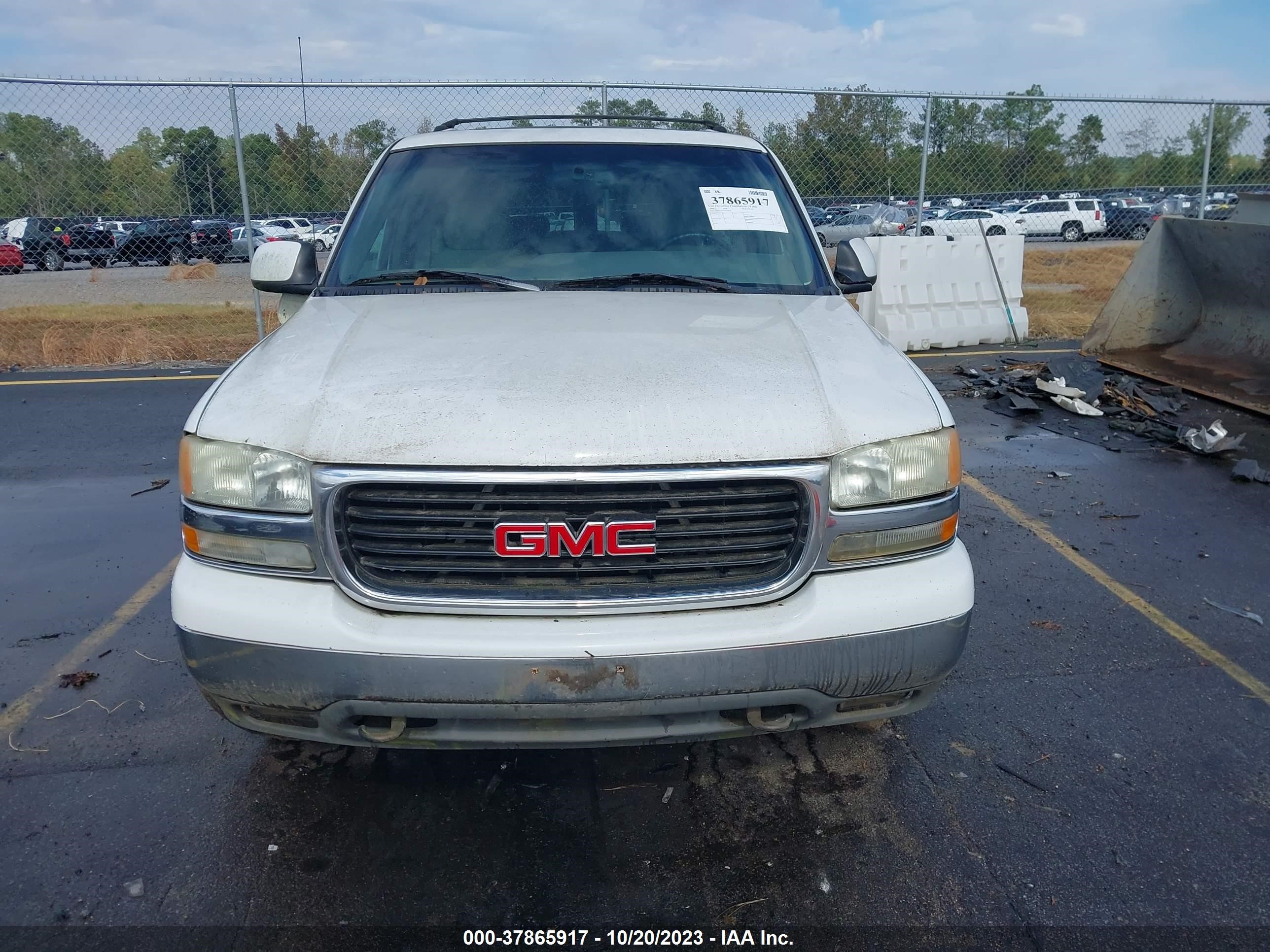 Photo 5 VIN: 3GKEC16T4YG120965 - GMC YUKON 