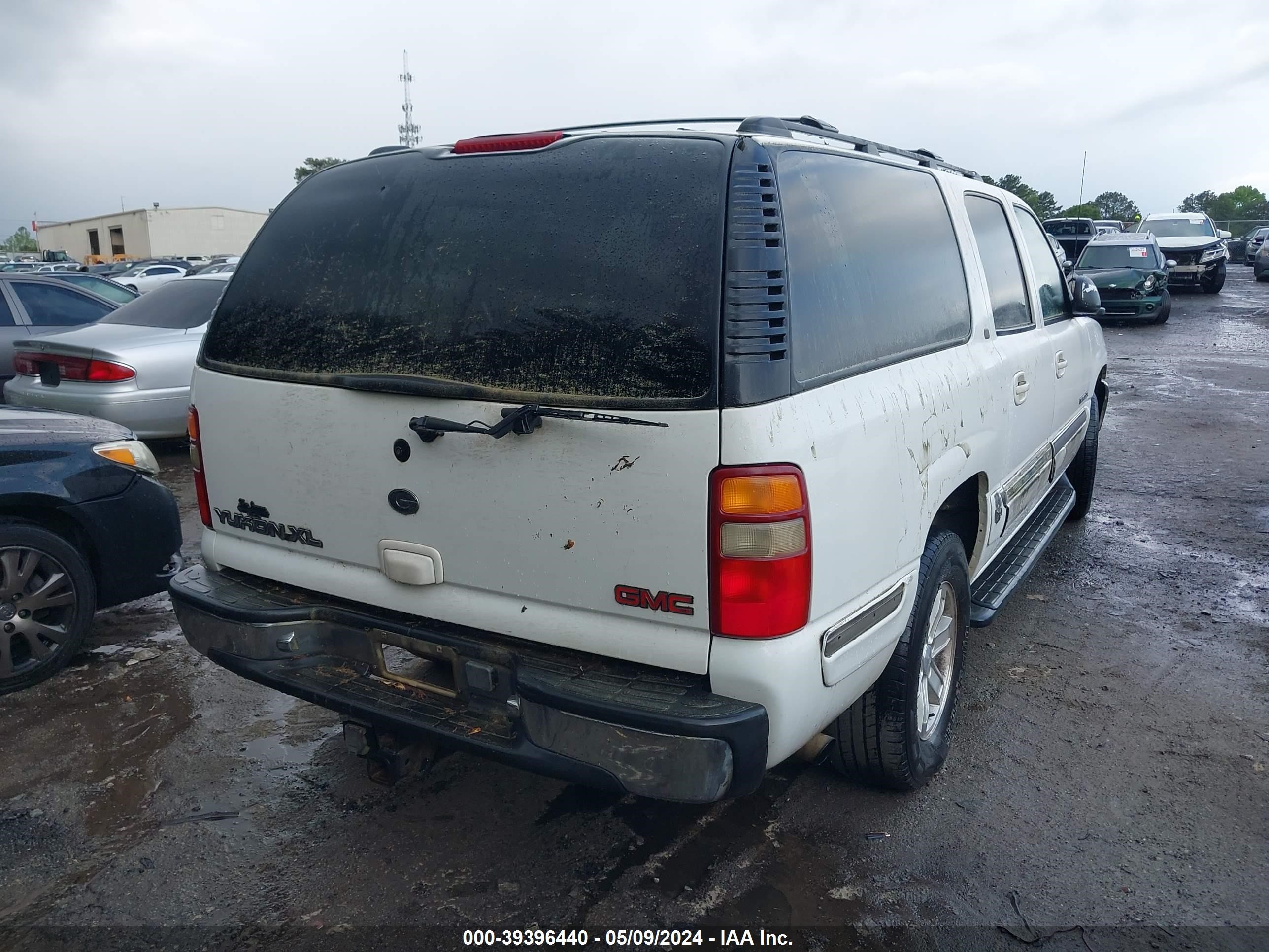 Photo 3 VIN: 3GKEC16T71G257565 - GMC YUKON 