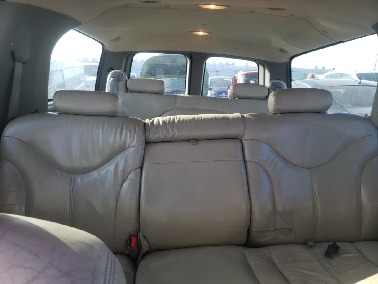 Photo 9 VIN: 3GKEC16T8YG174740 - GMC YUKON 