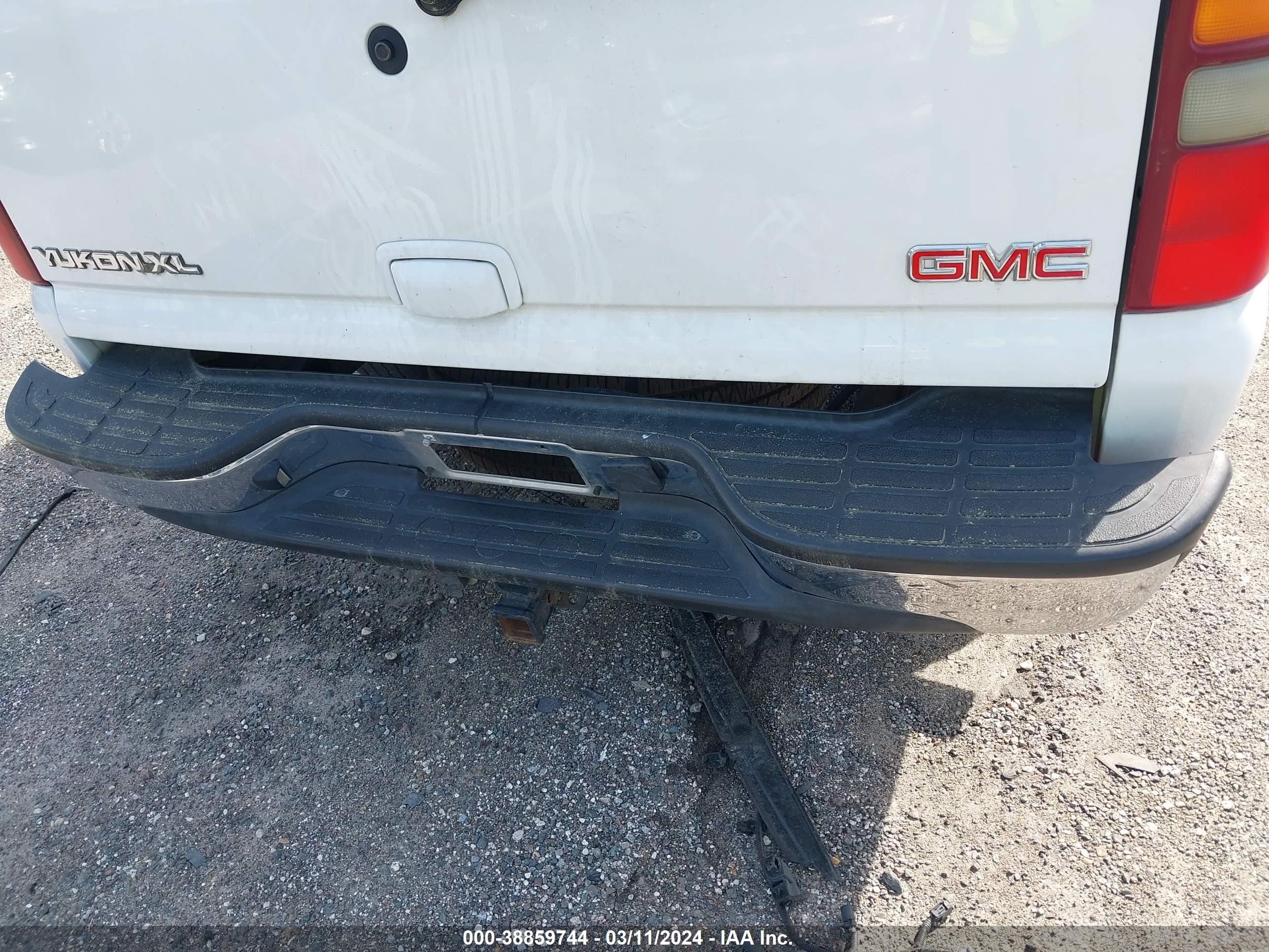 Photo 11 VIN: 3GKEC16Z03G344019 - GMC NULL 