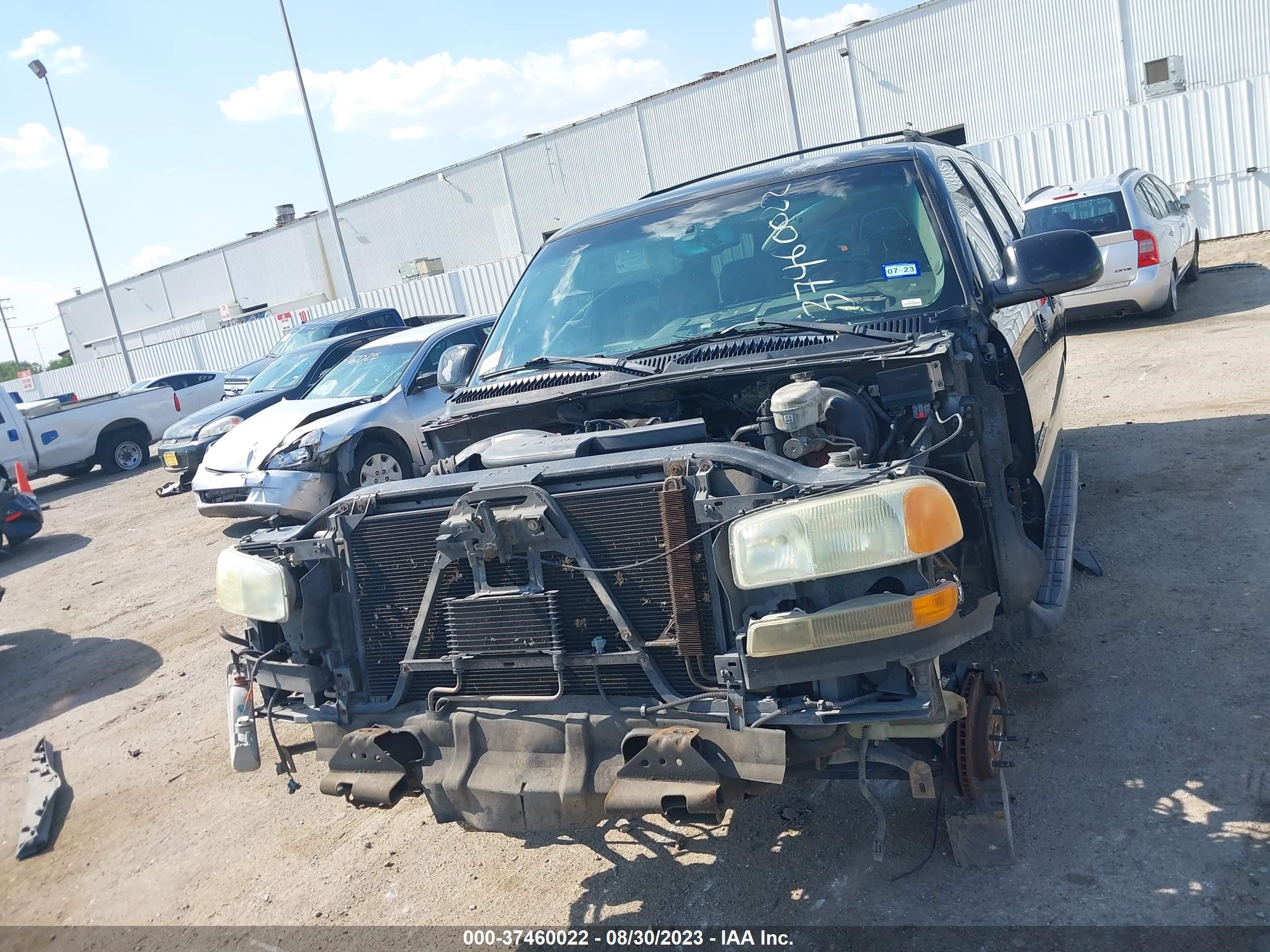 Photo 5 VIN: 3GKEC16Z33G209200 - GMC YUKON 