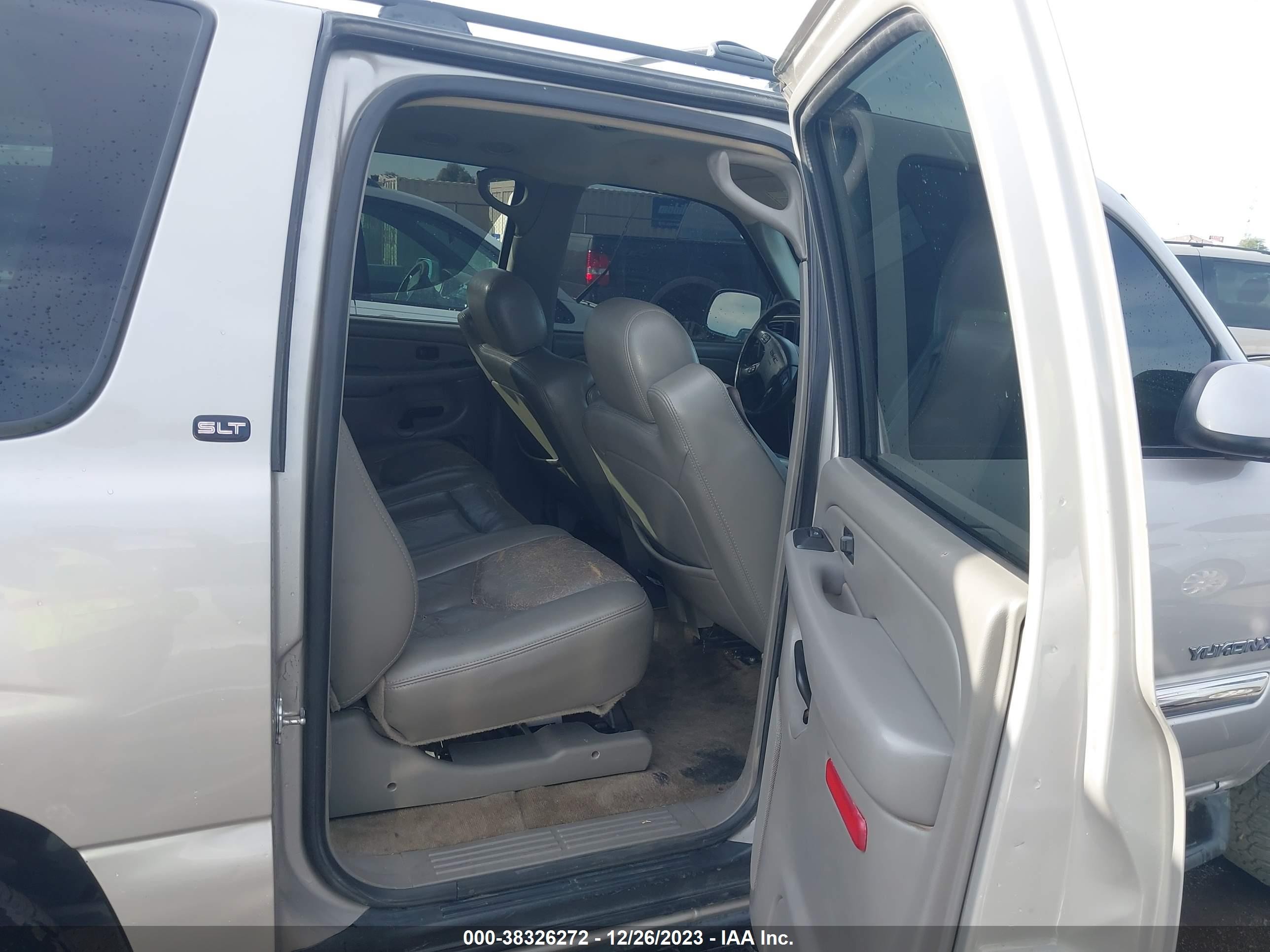 Photo 7 VIN: 3GKEC16Z36G211338 - GMC YUKON 