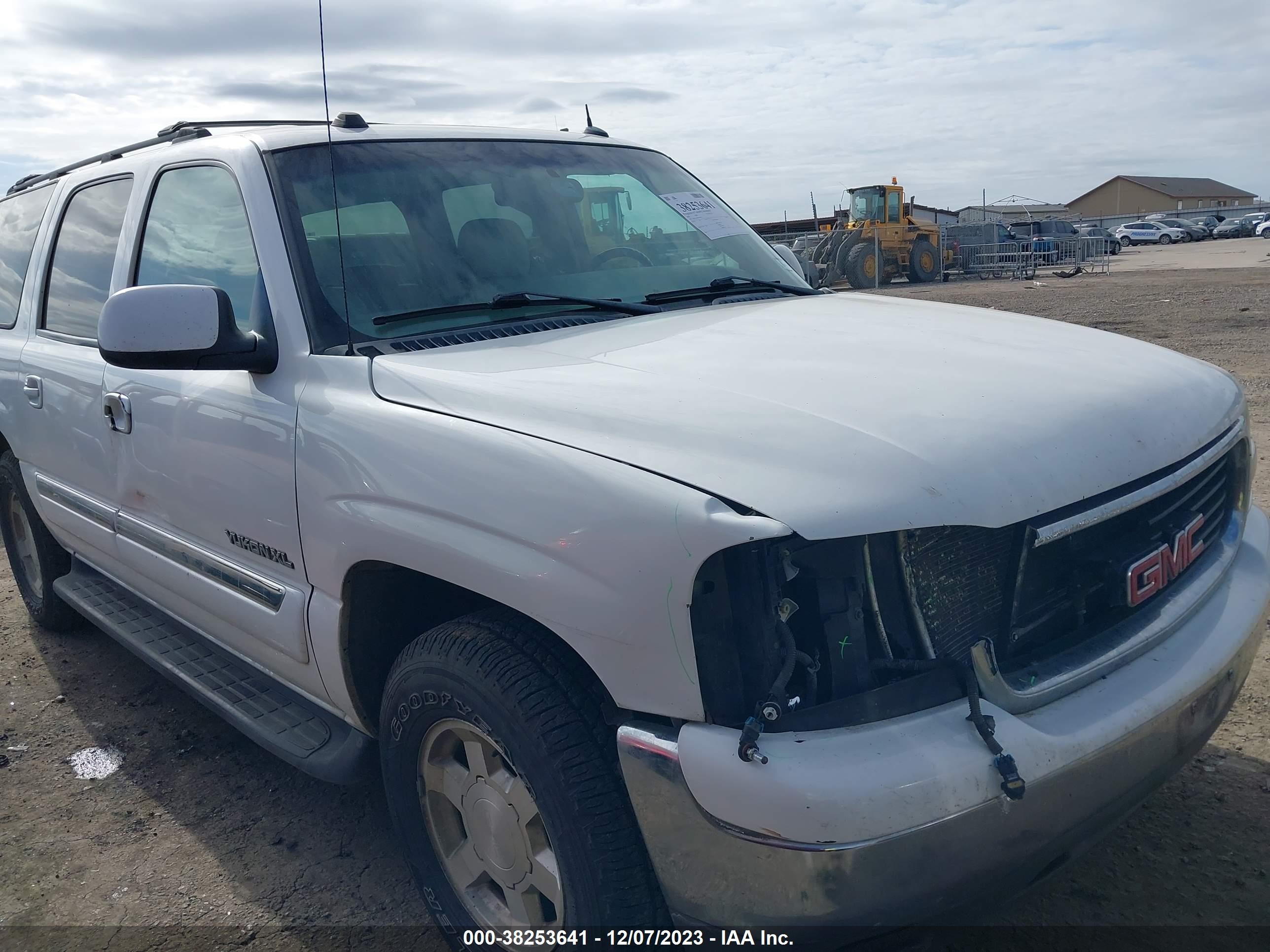 Photo 5 VIN: 3GKEC16Z44G289494 - GMC YUKON 