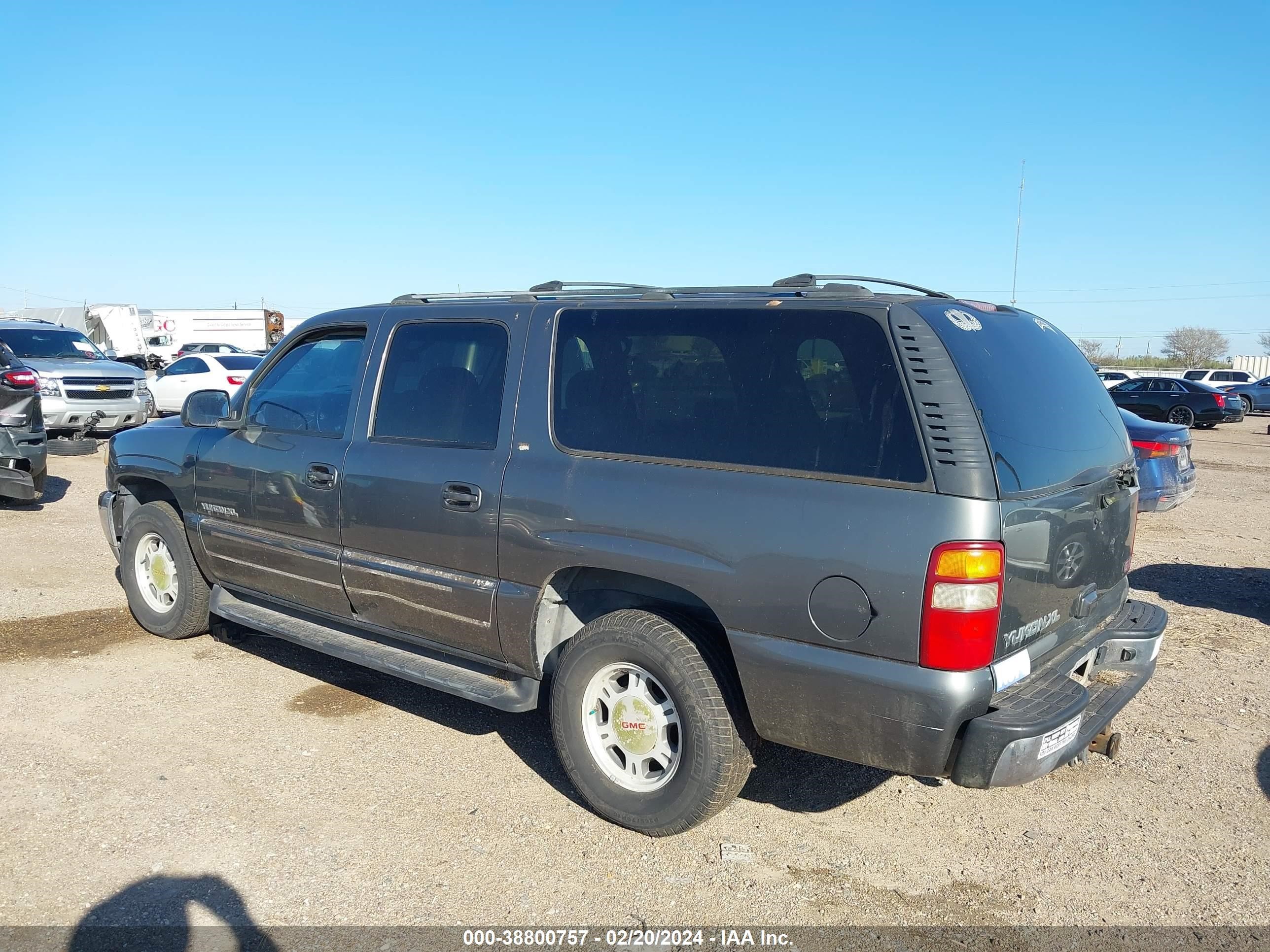 Photo 2 VIN: 3GKEC16Z52G338277 - GMC NULL 