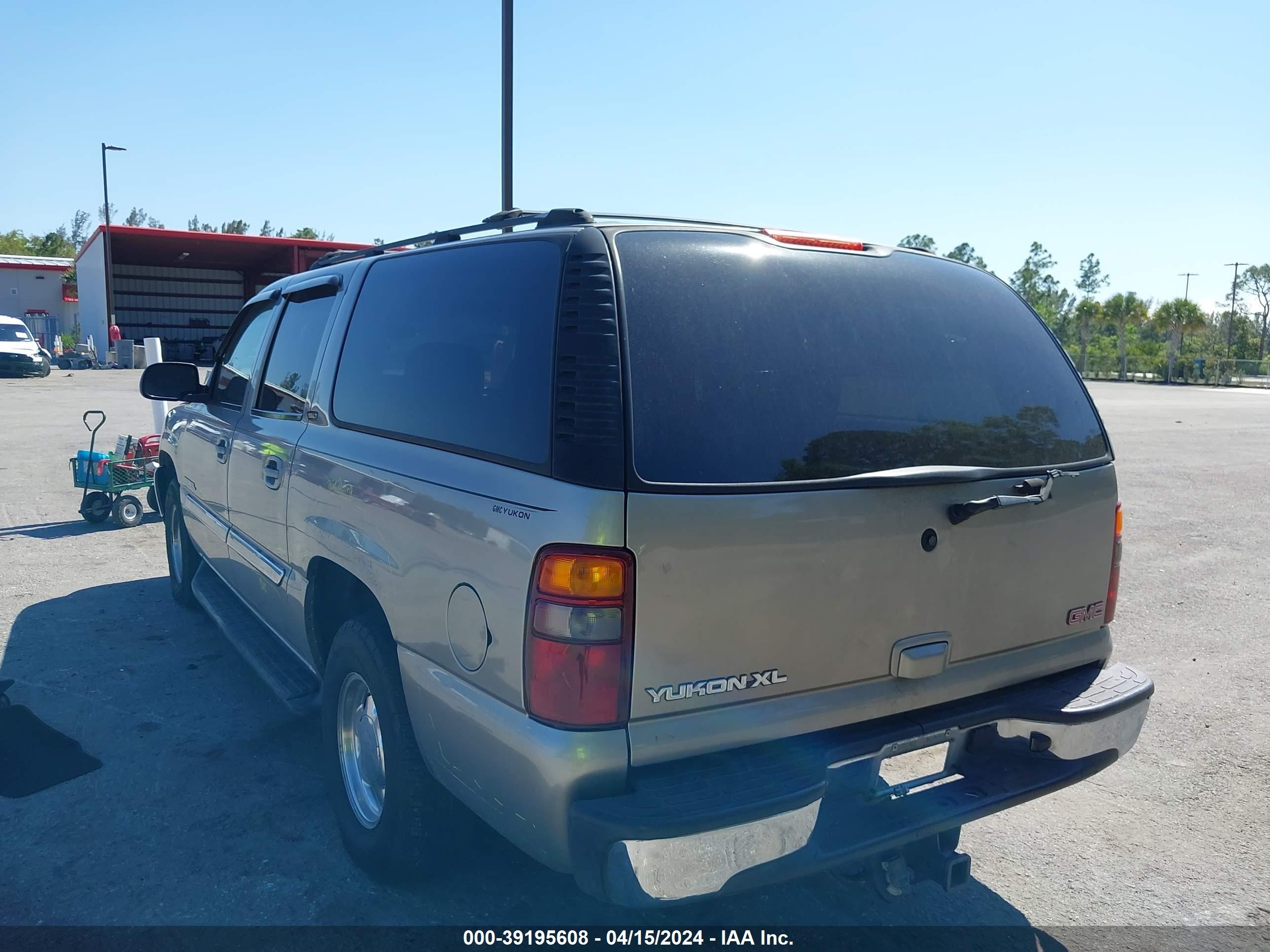 Photo 2 VIN: 3GKEC16Z93G152212 - GMC NULL 