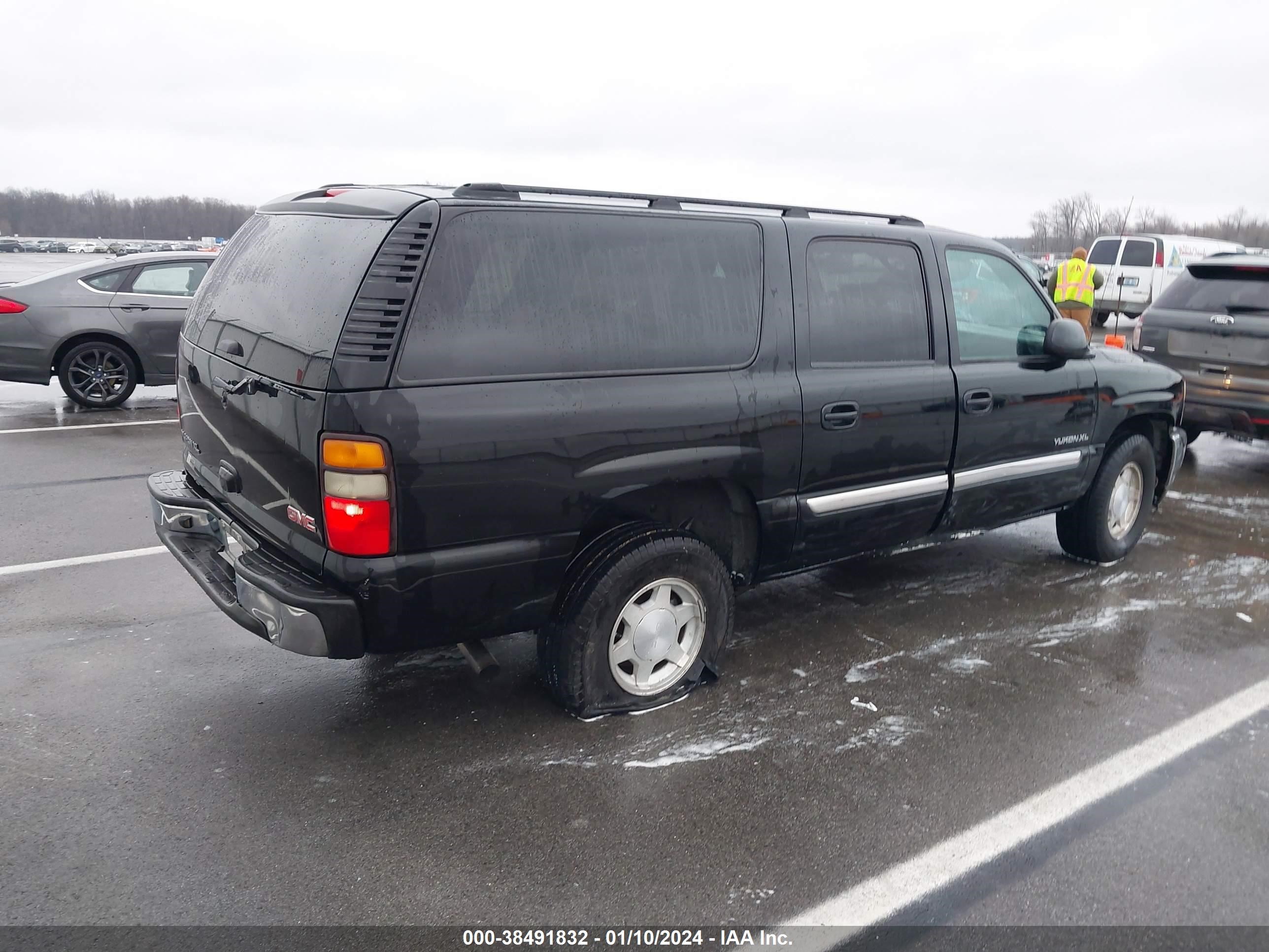 Photo 3 VIN: 3GKEC16Z95G254192 - GMC YUKON 