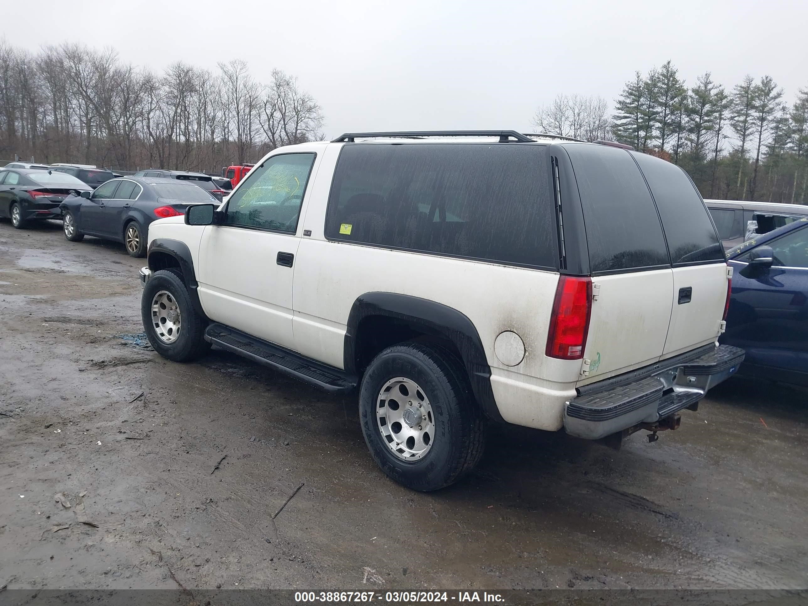 Photo 2 VIN: 3GKEK18R3VG502730 - GMC YUKON 