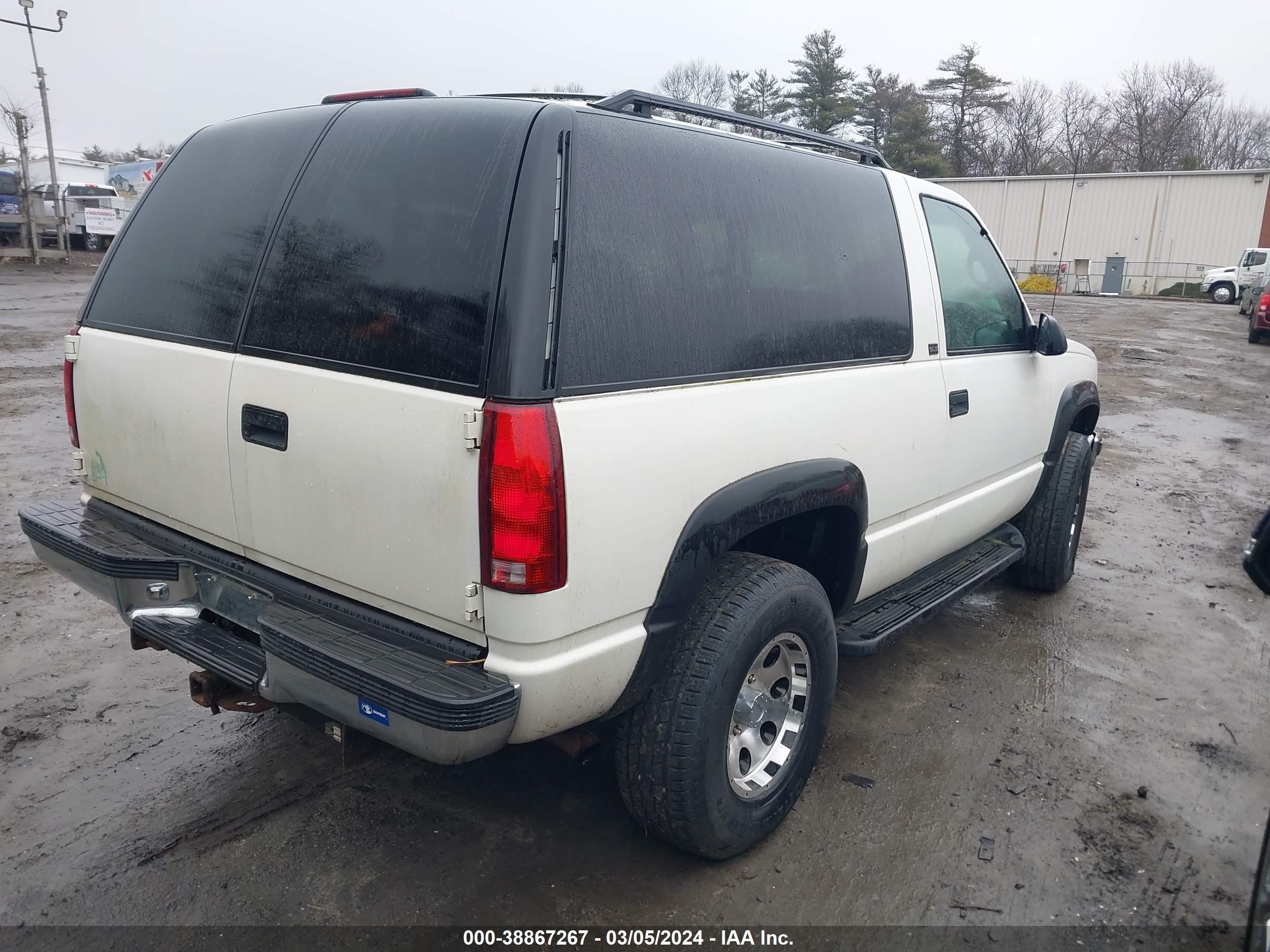 Photo 3 VIN: 3GKEK18R3VG502730 - GMC YUKON 