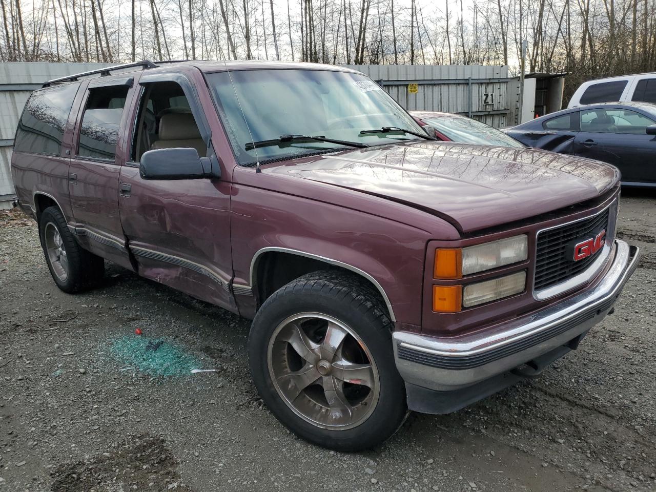 Photo 3 VIN: 3GKFK16R3TG515398 - GMC SUBURBAN 