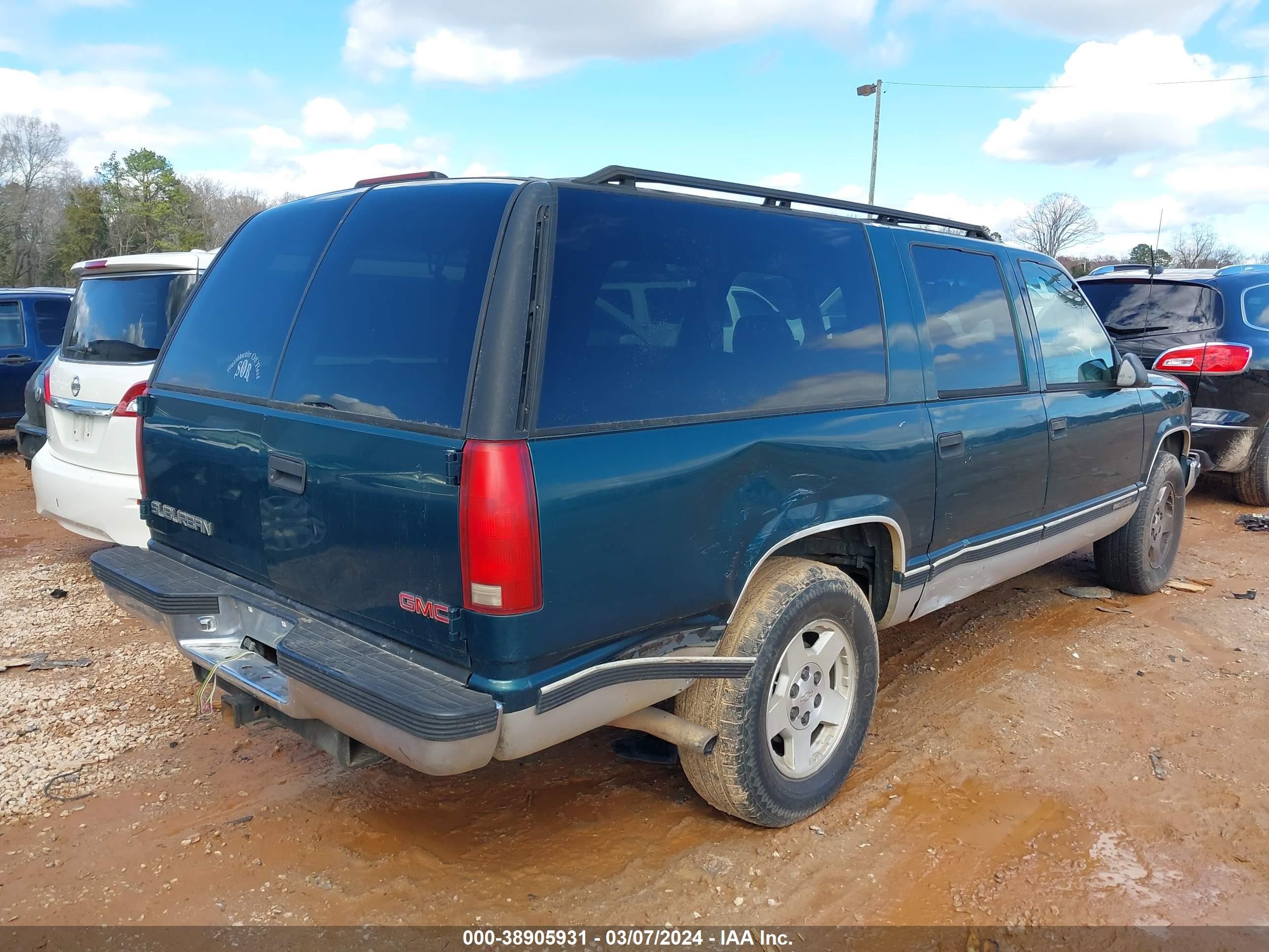 Photo 3 VIN: 3GKFK16R4XG506540 - GMC NULL 