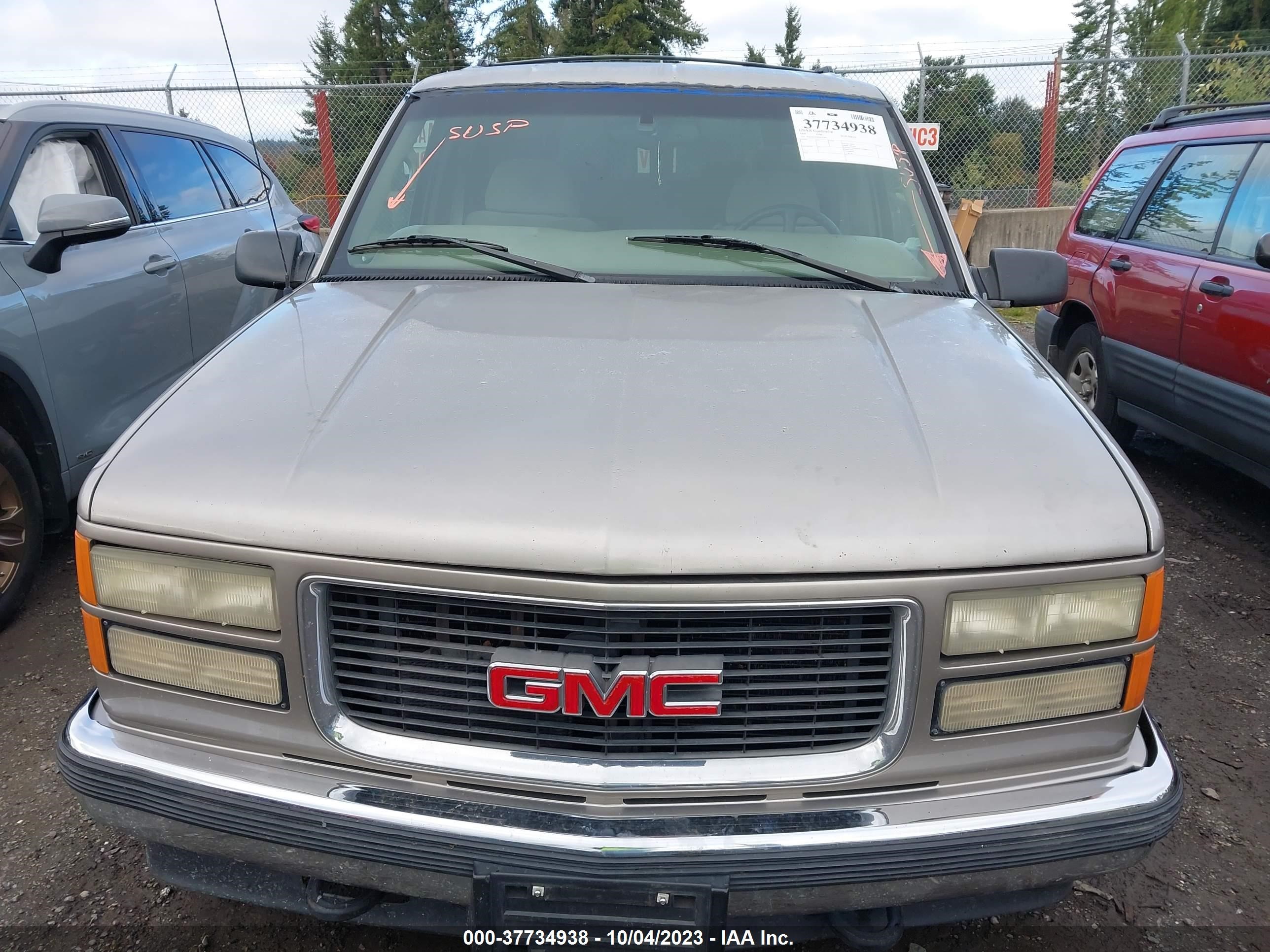 Photo 11 VIN: 3GKFK16R4XG542065 - GMC SUBURBAN 