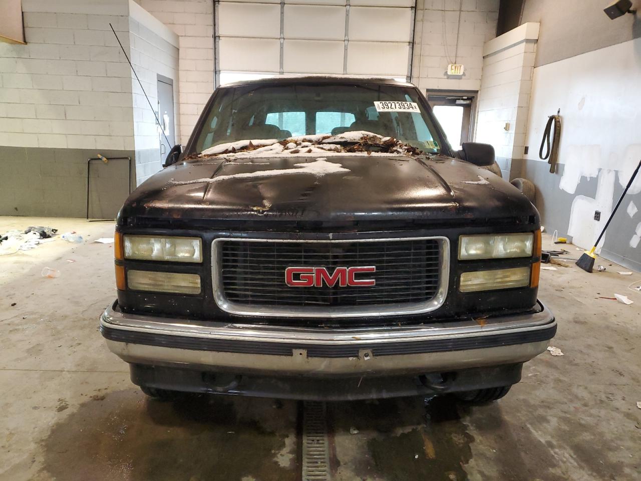 Photo 4 VIN: 3GKFK16R5XG525694 - GMC SUBURBAN 