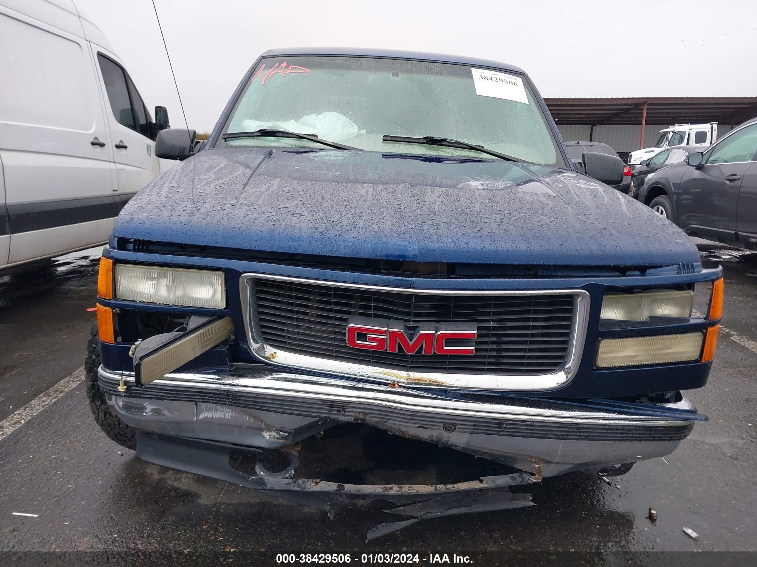 Photo 11 VIN: 3GKFK16R5XG547291 - GMC SUBURBAN 