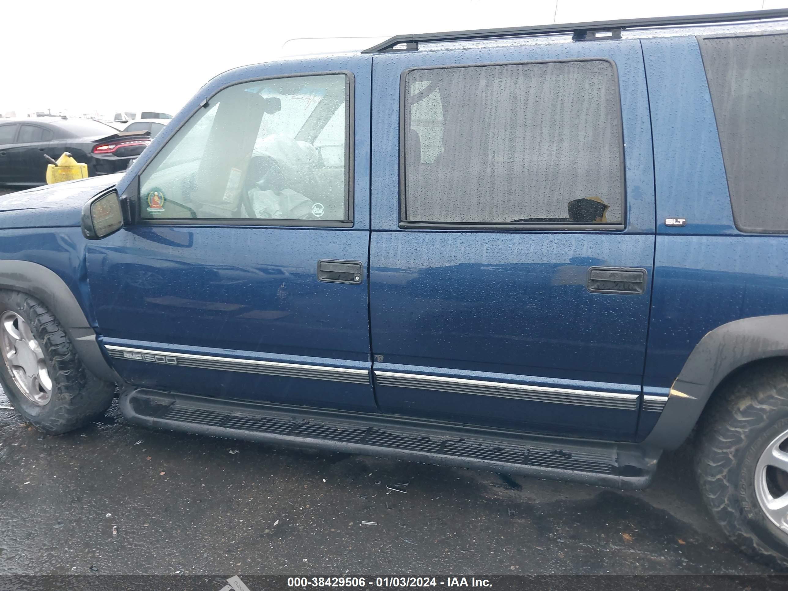 Photo 13 VIN: 3GKFK16R5XG547291 - GMC SUBURBAN 