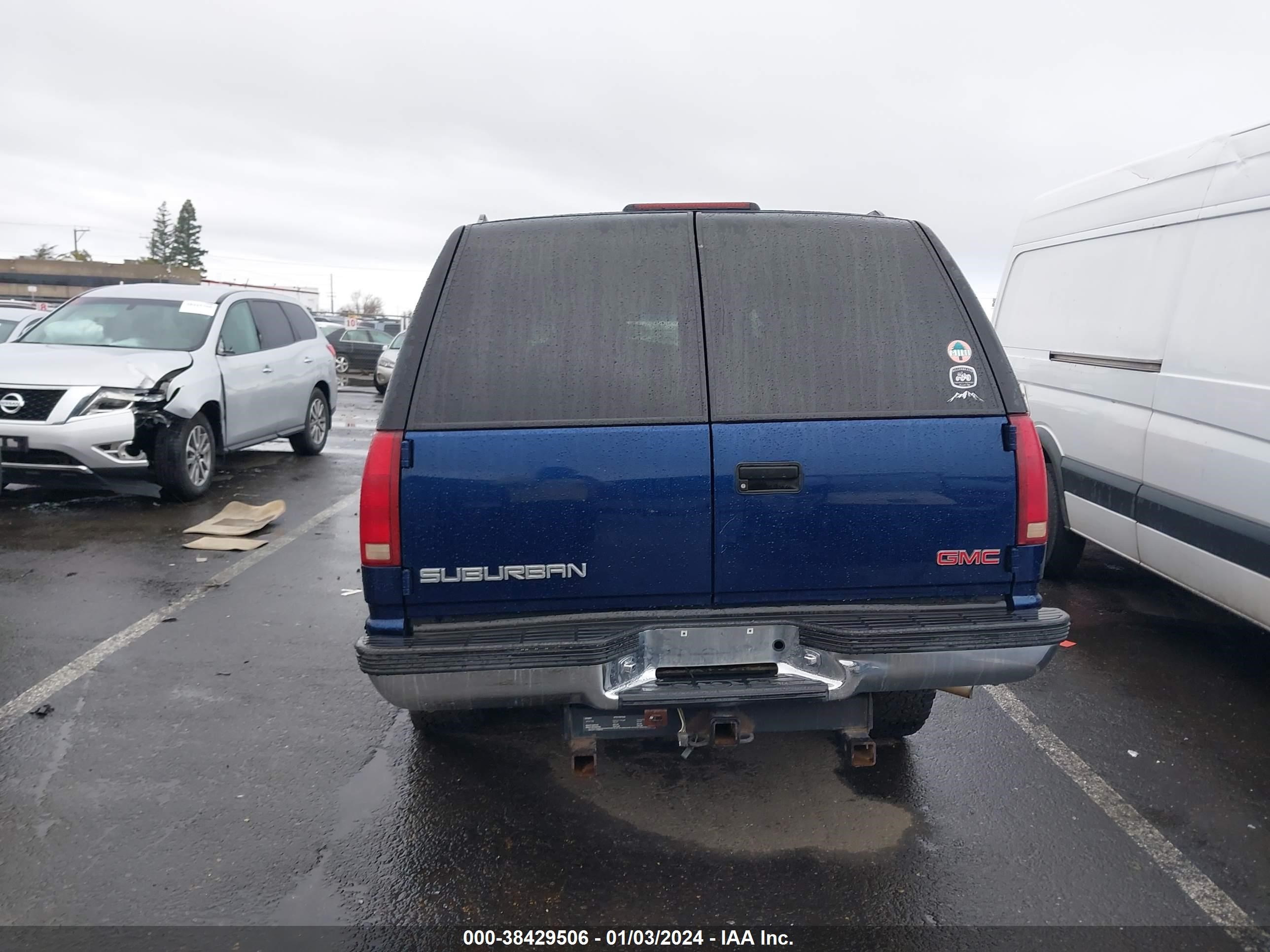 Photo 15 VIN: 3GKFK16R5XG547291 - GMC SUBURBAN 